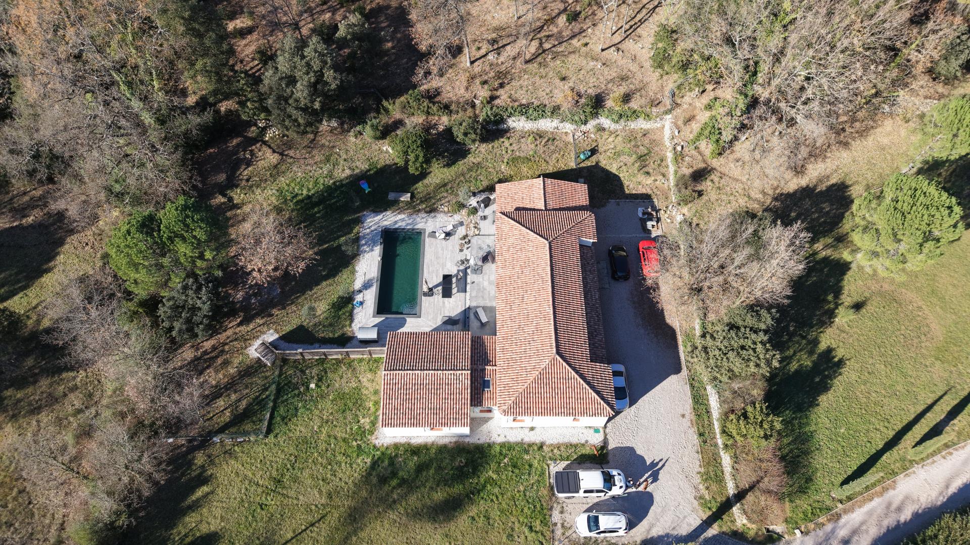 Photo 2 of the listing.