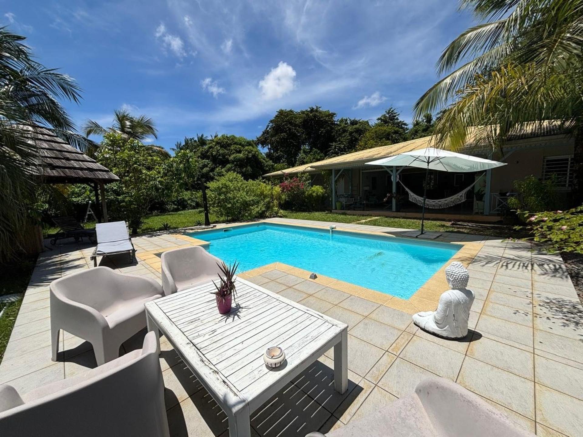 Photo 2 of the listing.