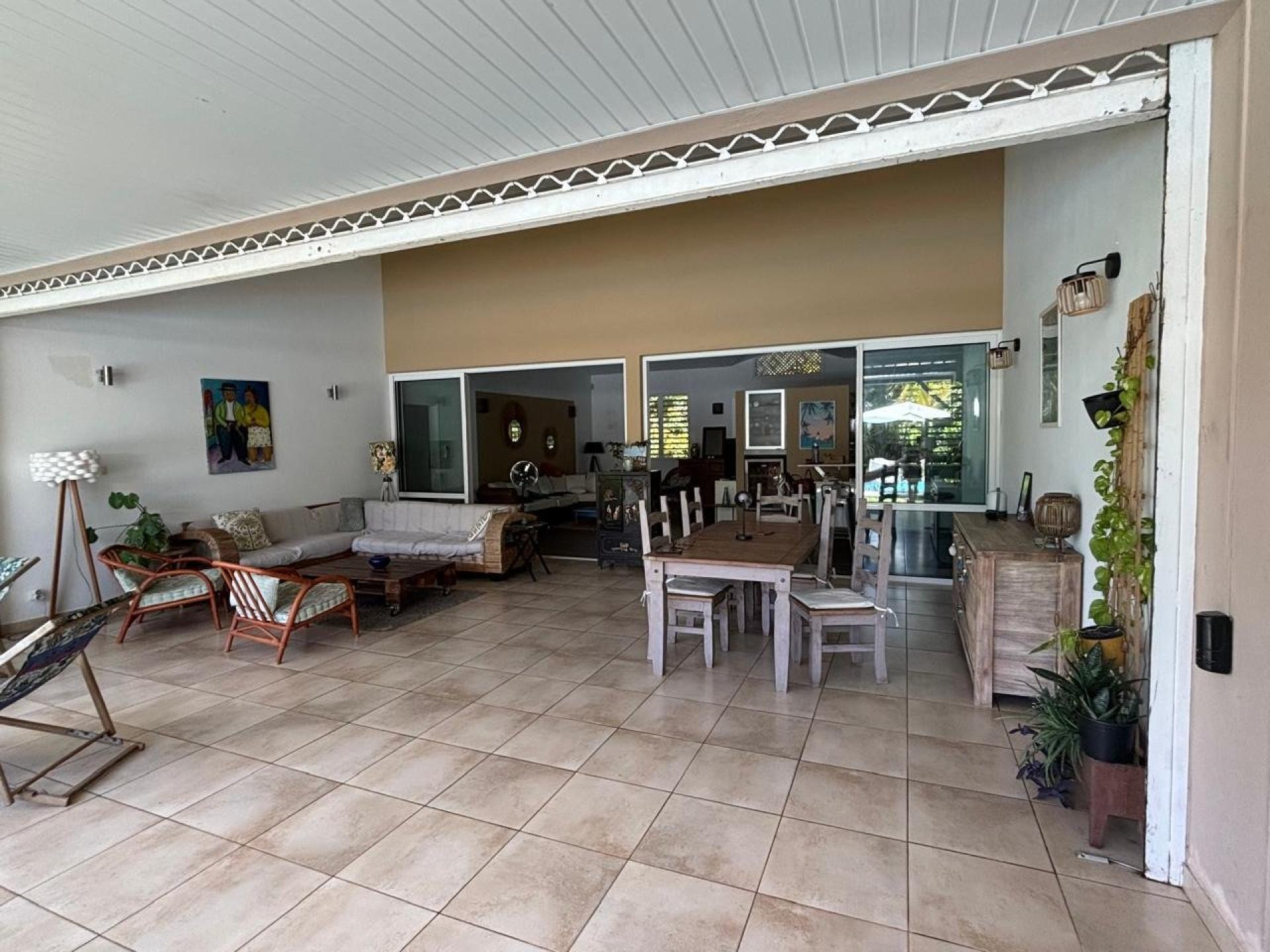 Photo 4 of the listing.