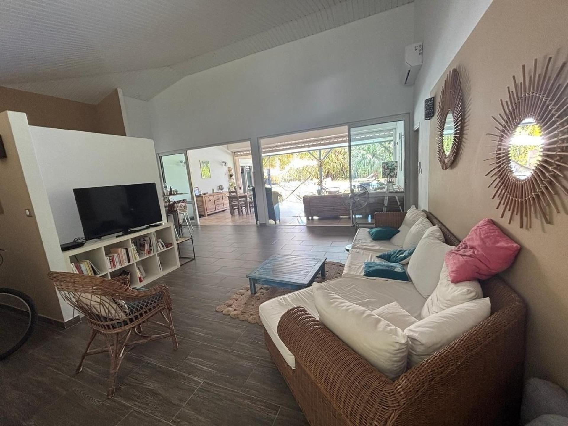 Photo 5 of the listing.