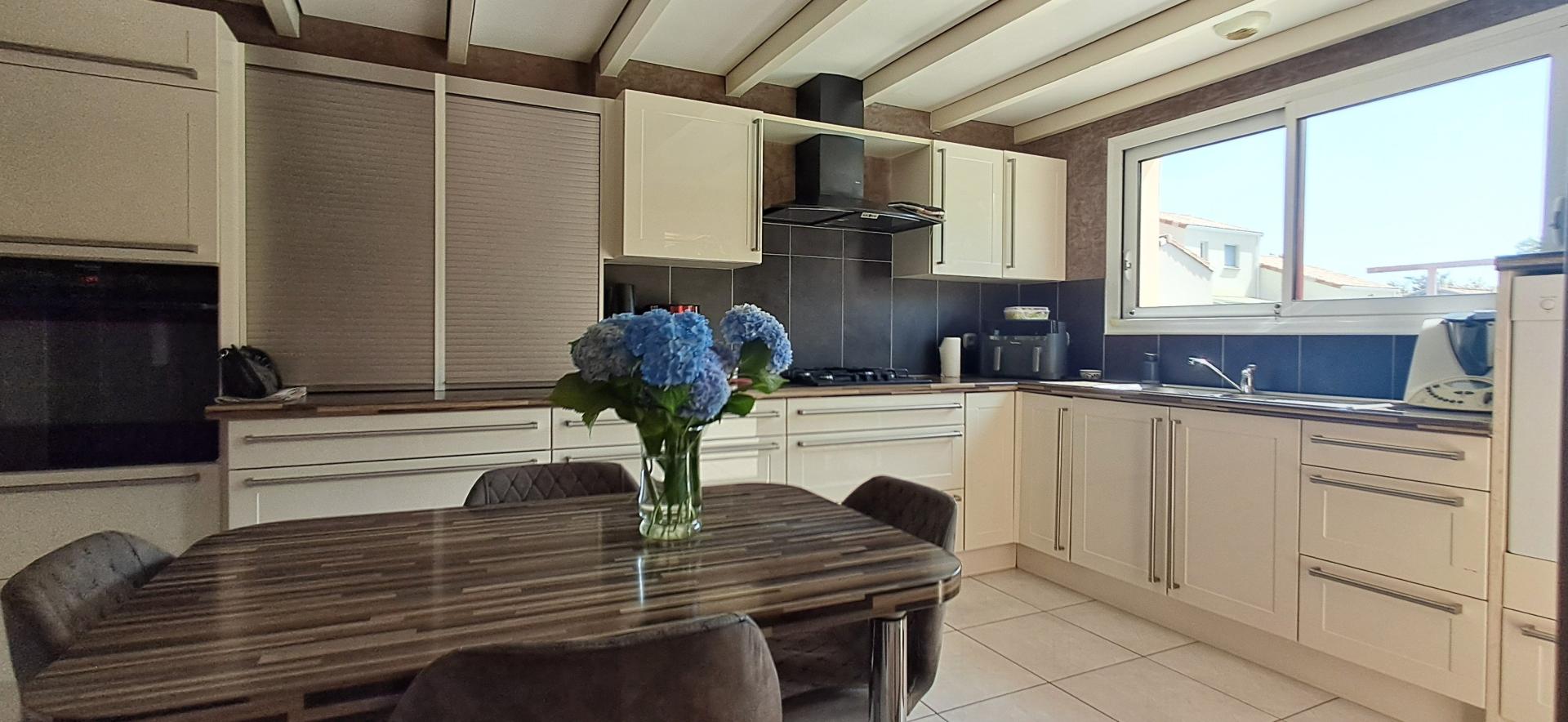 Photo 6 of the listing.