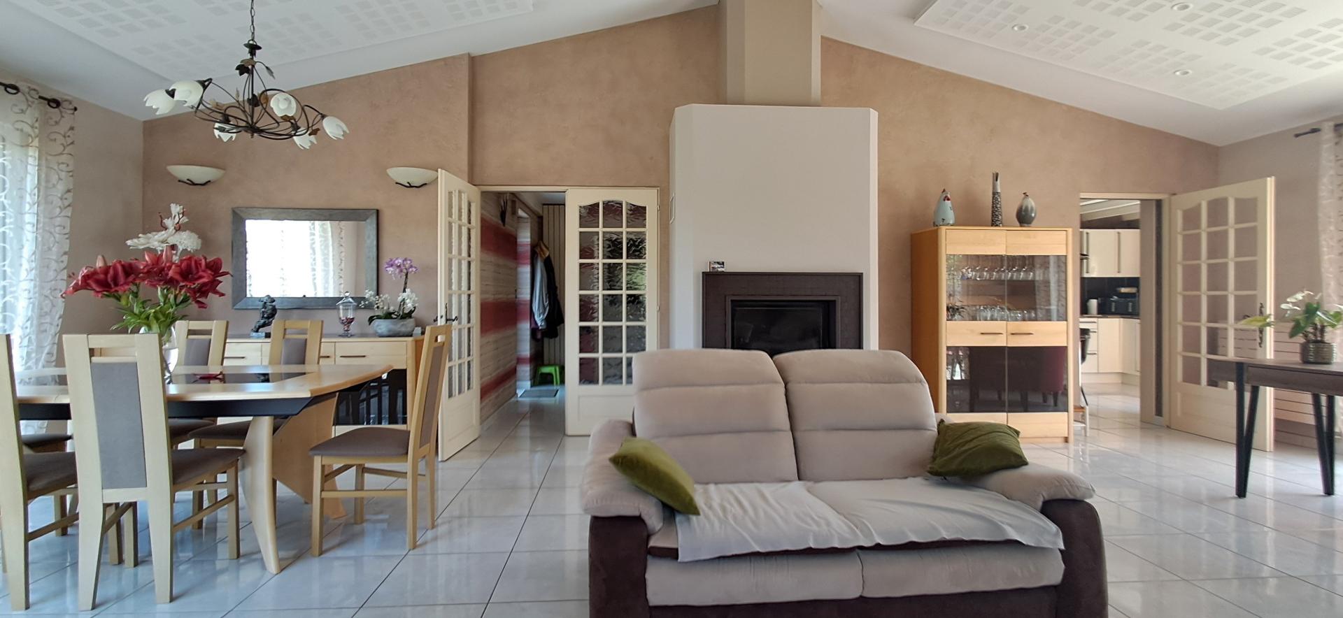 Photo 5 of the listing.