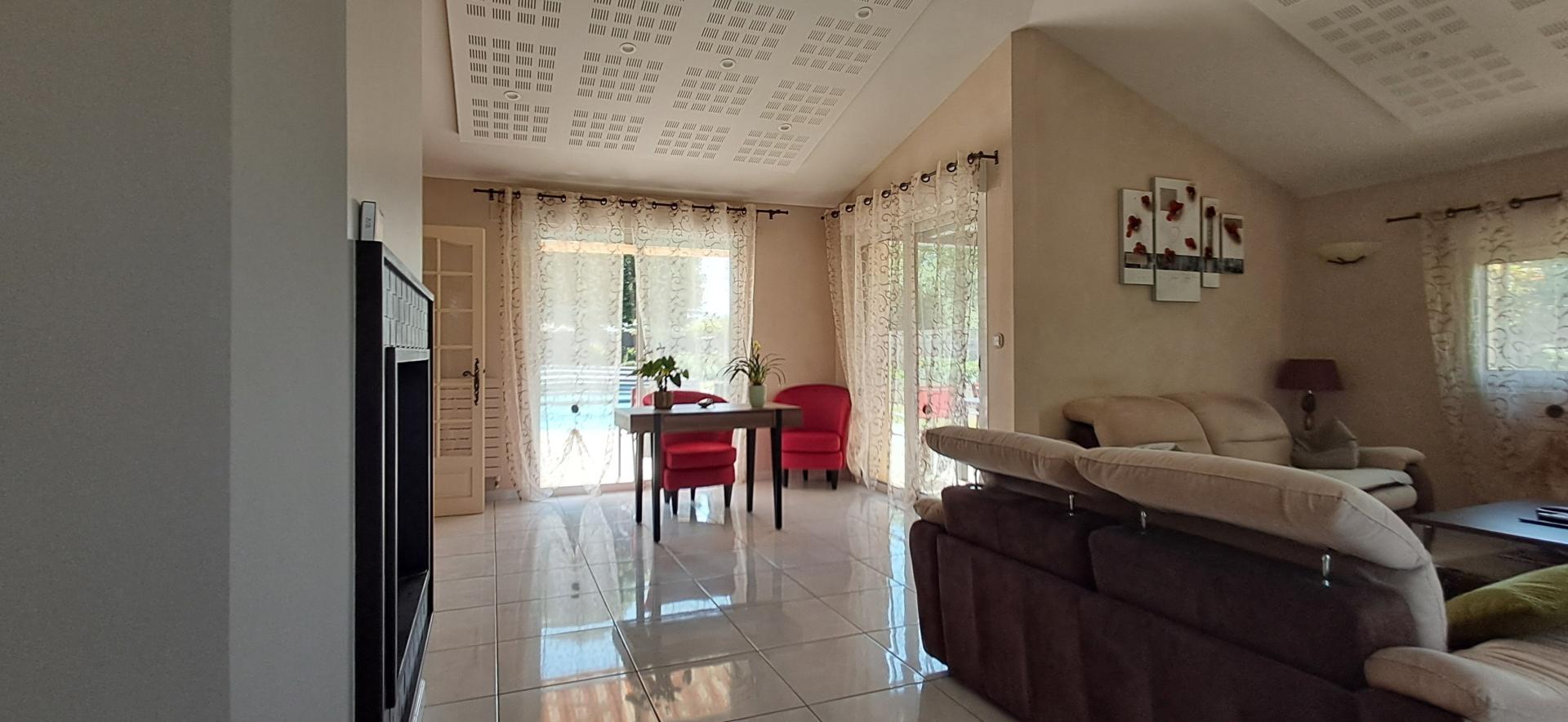 Photo 7 of the listing.