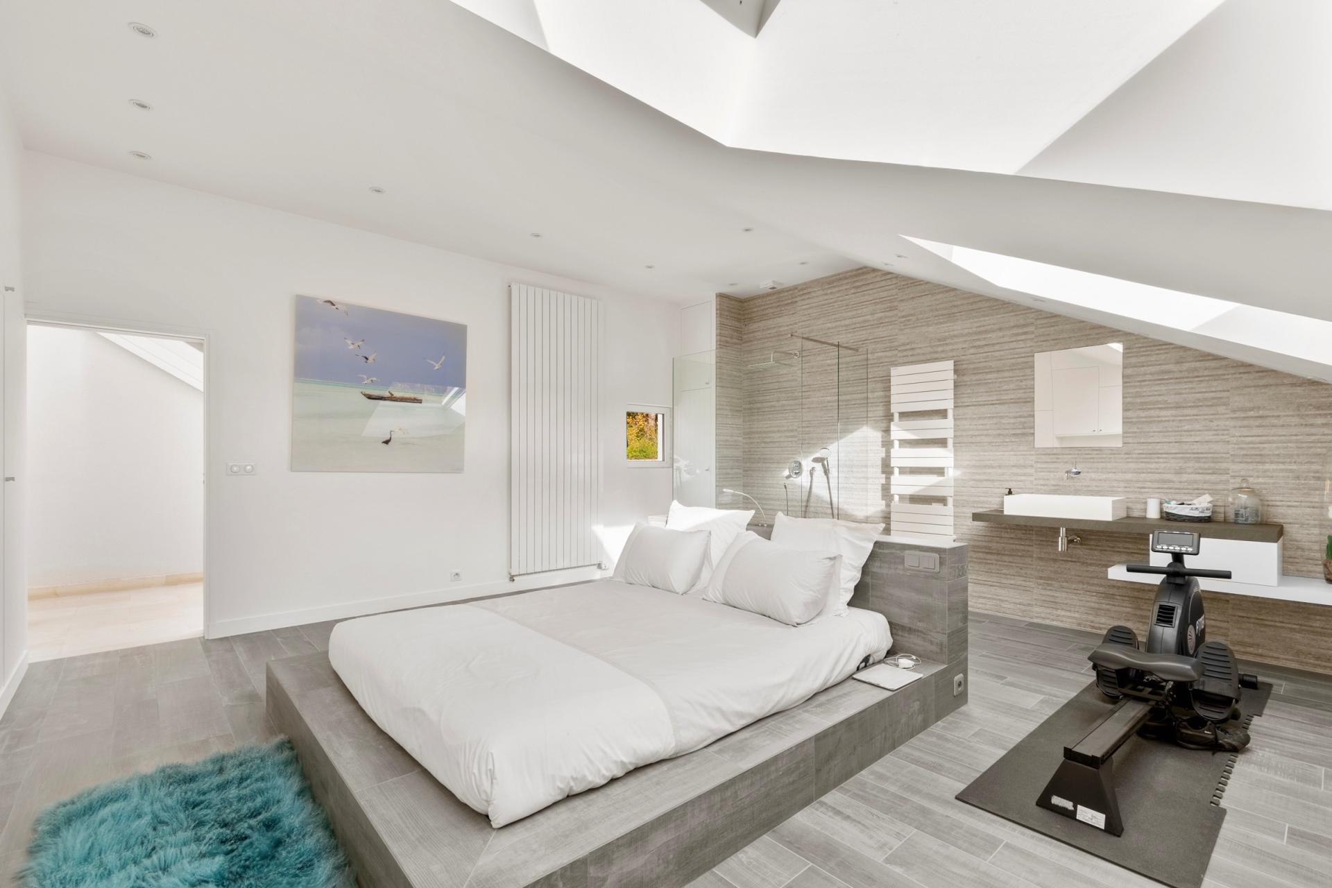 Photo 18 of the listing.