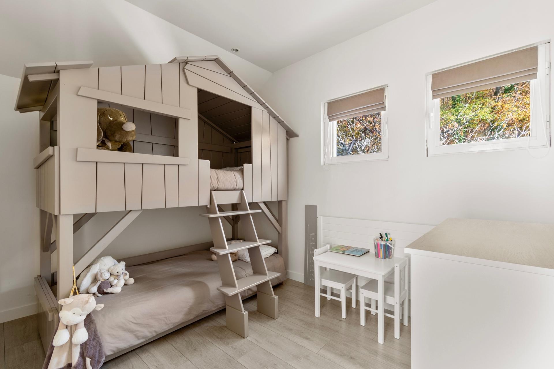 Photo 16 of the listing.