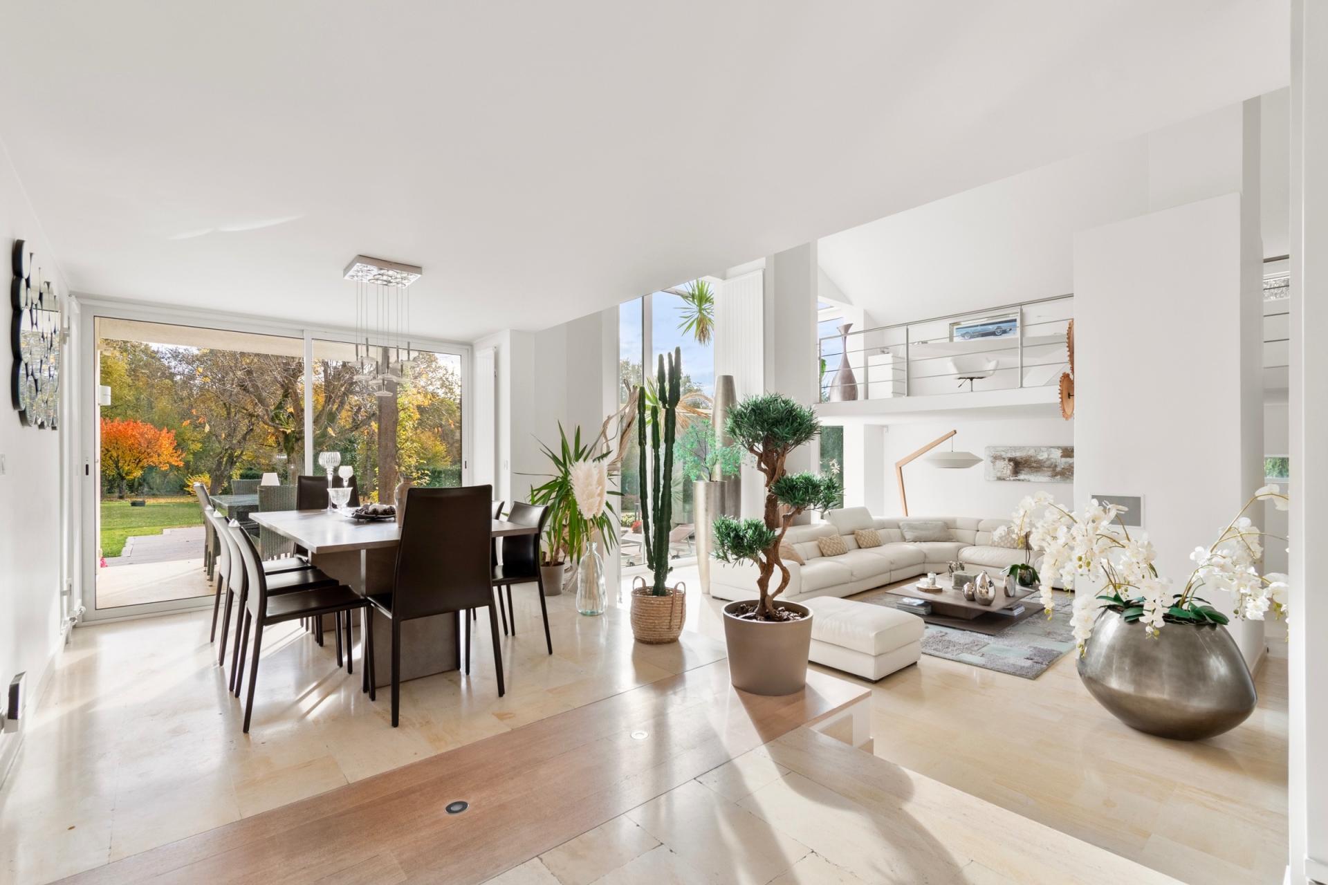 Photo 7 of the listing.