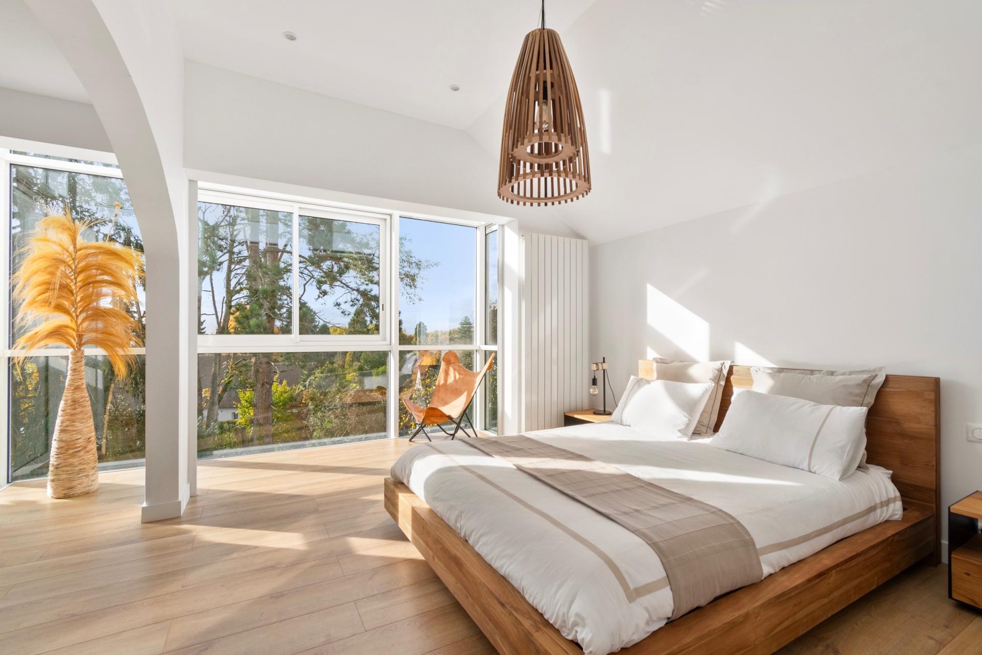 Photo 14 of the listing.