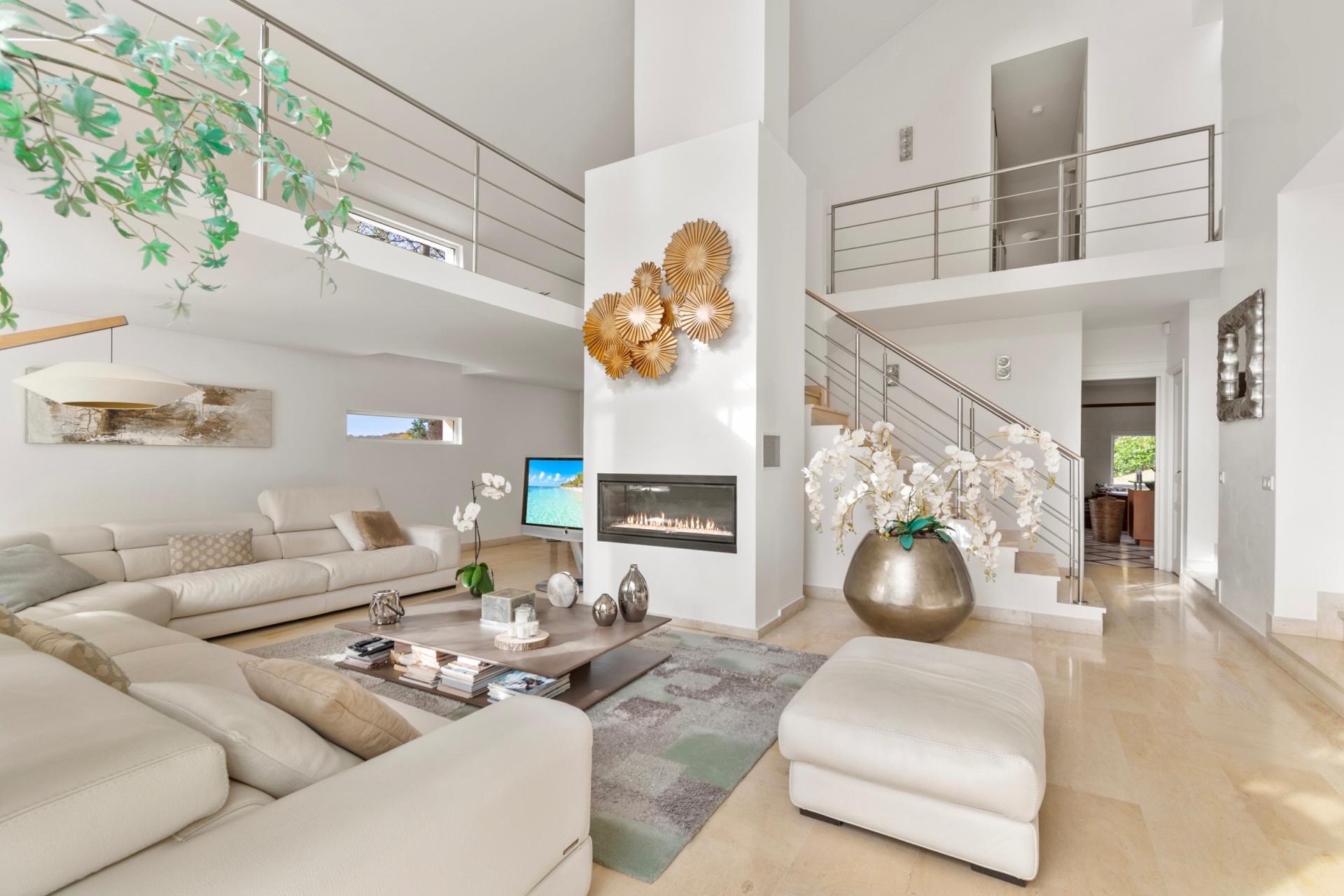 Photo 6 of the listing.