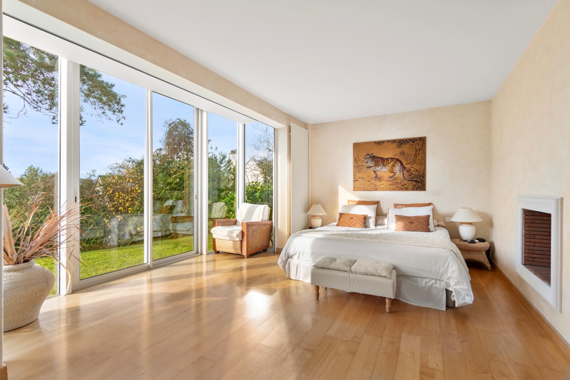 Photo 11 of the listing.