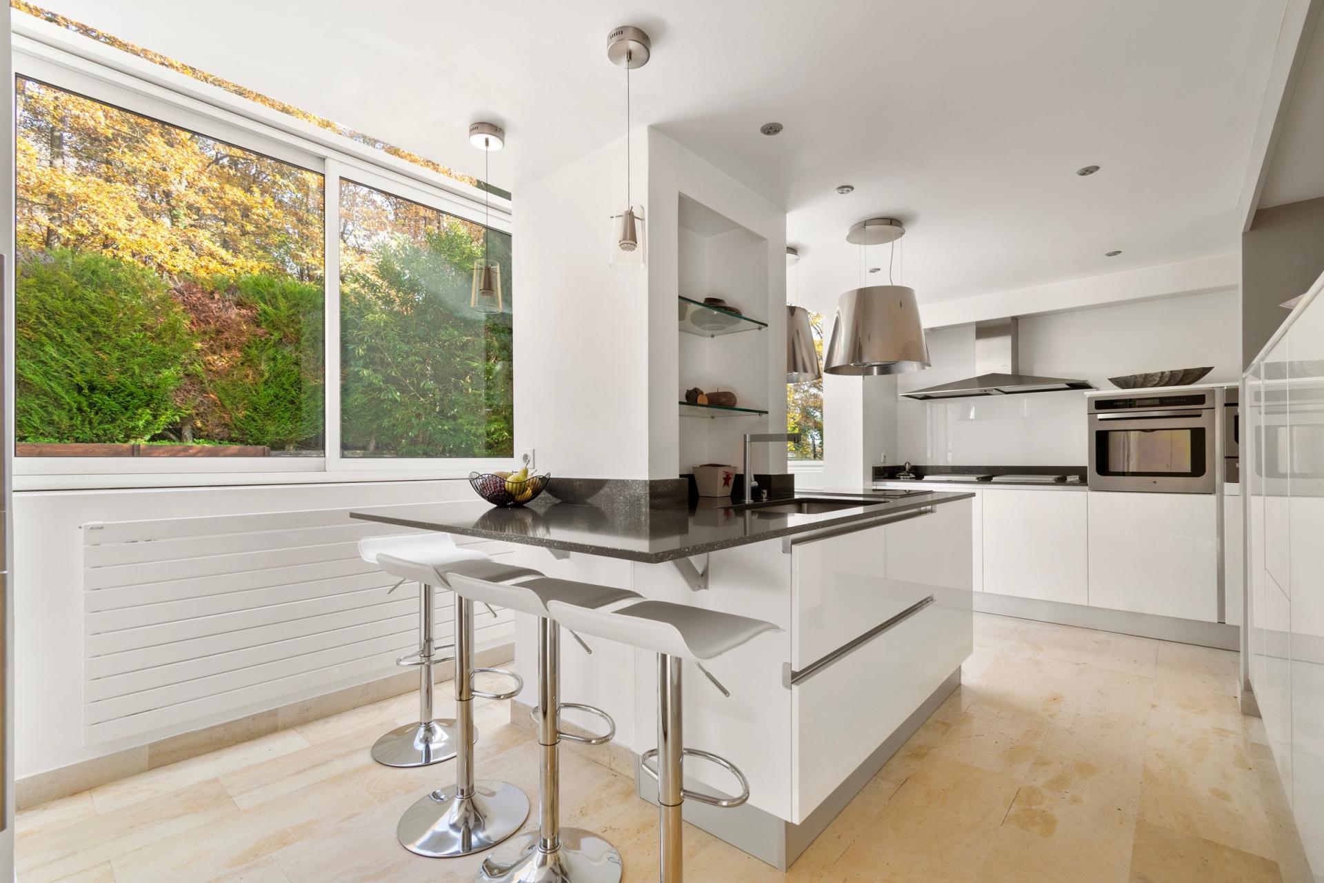 Photo 9 of the listing.