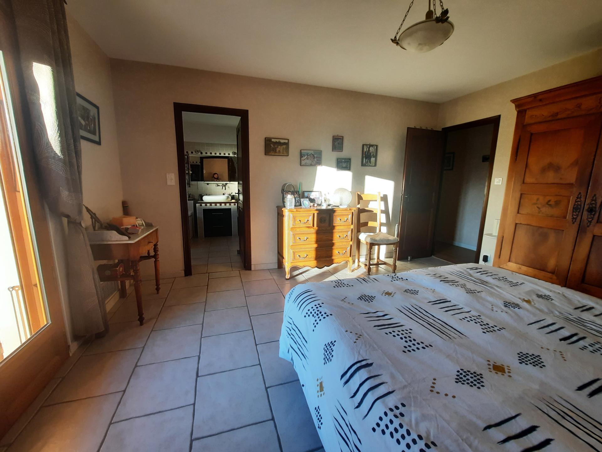 Photo 7 of the listing.