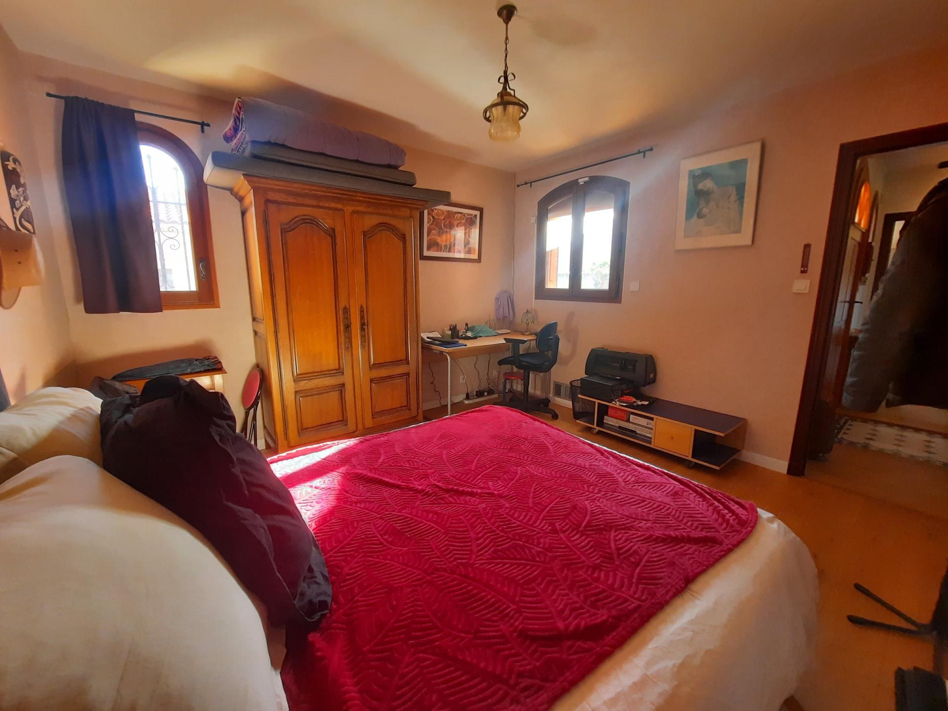 Photo 11 of the listing.