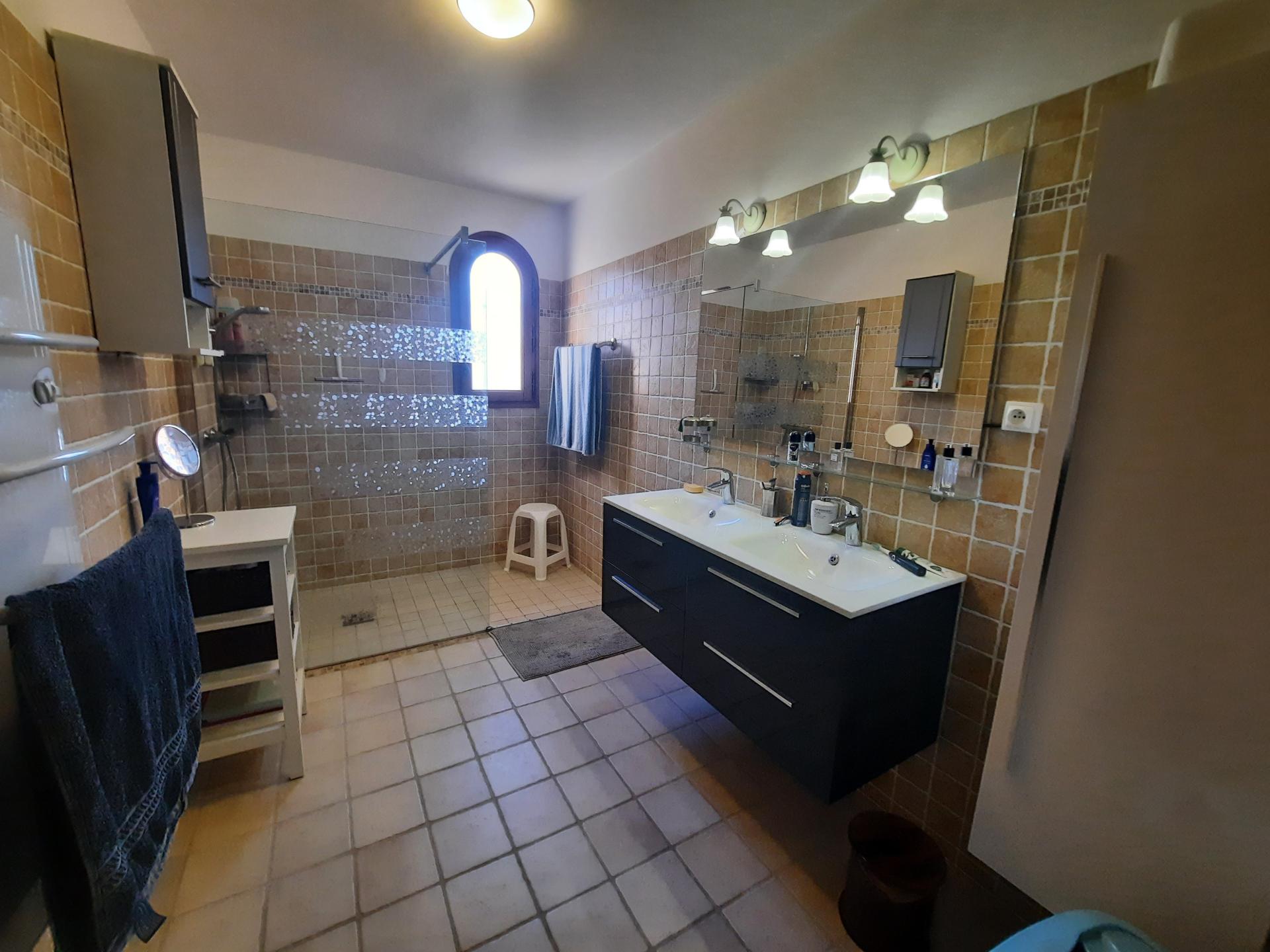 Photo 9 of the listing.