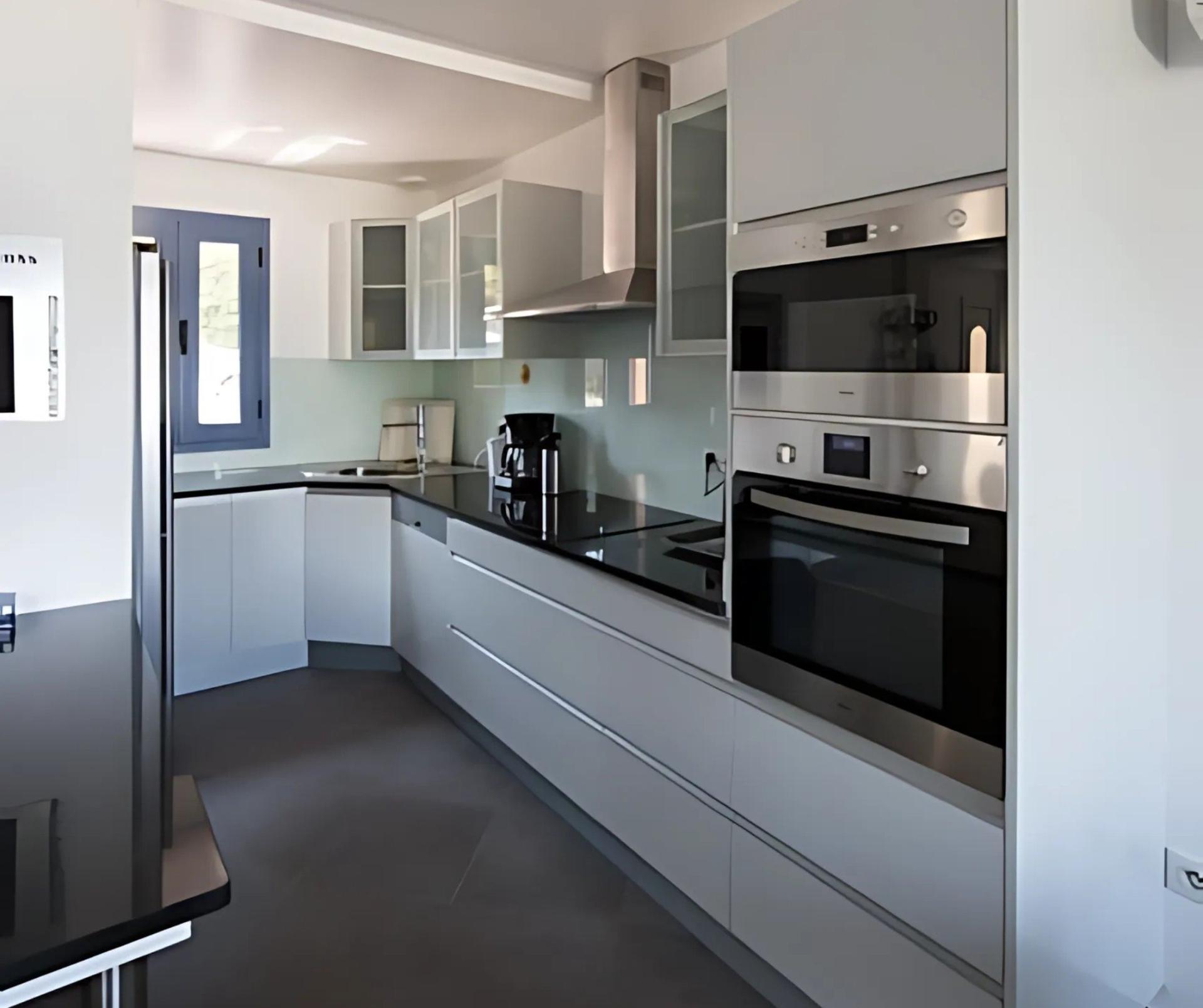 Photo 3 of the listing.