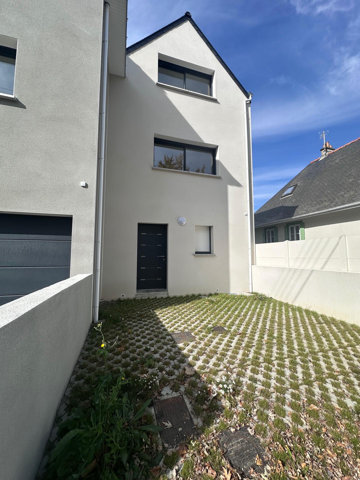 Photo 2 of the listing.