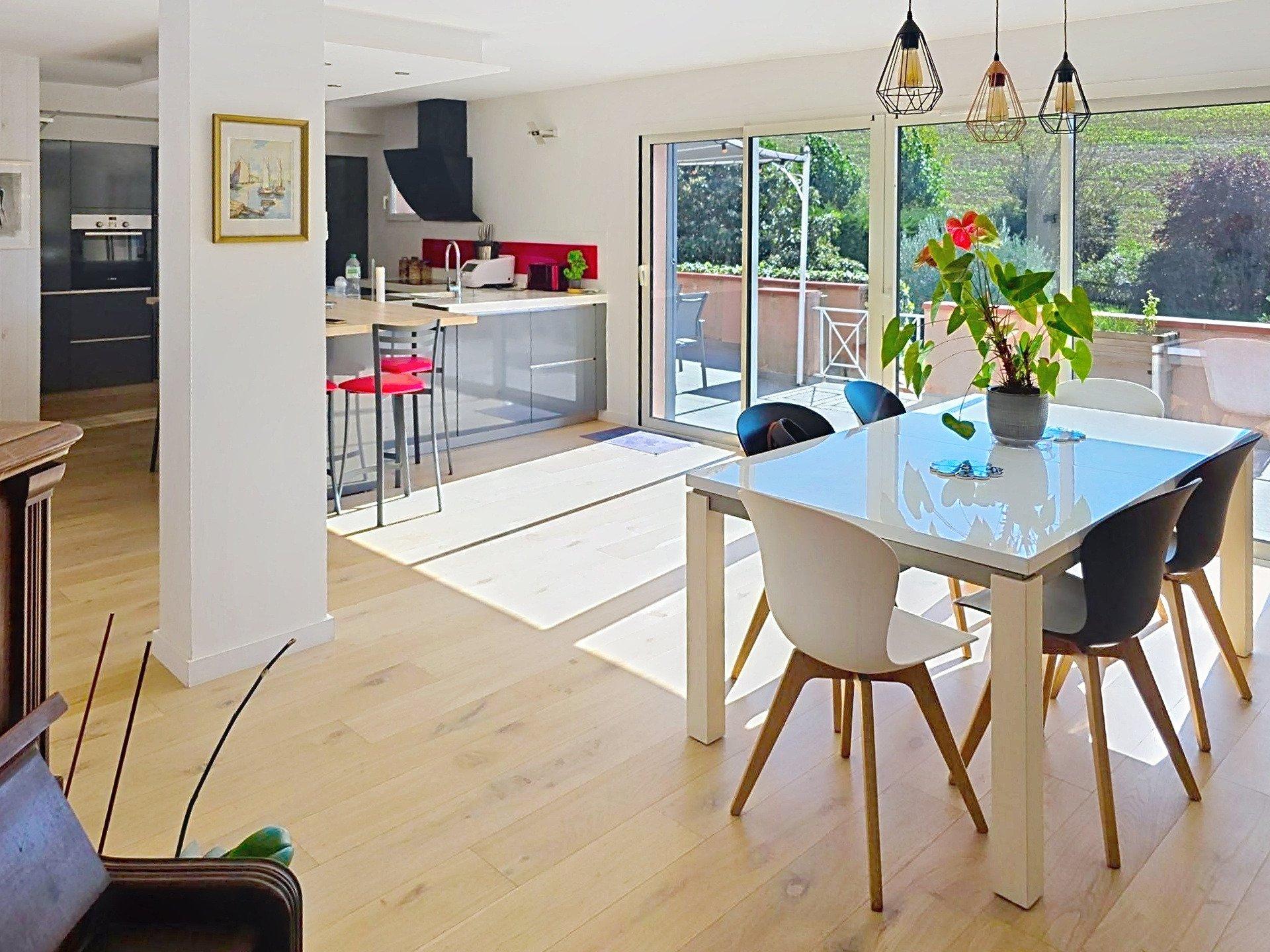 Photo 11 of the listing.