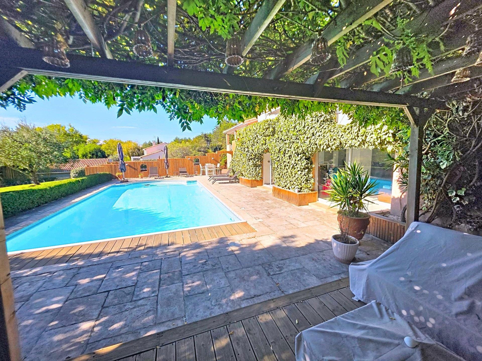 Photo 6 of the listing.