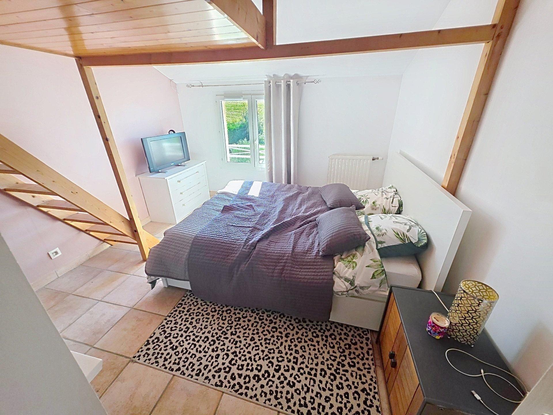 Photo 7 of the listing.