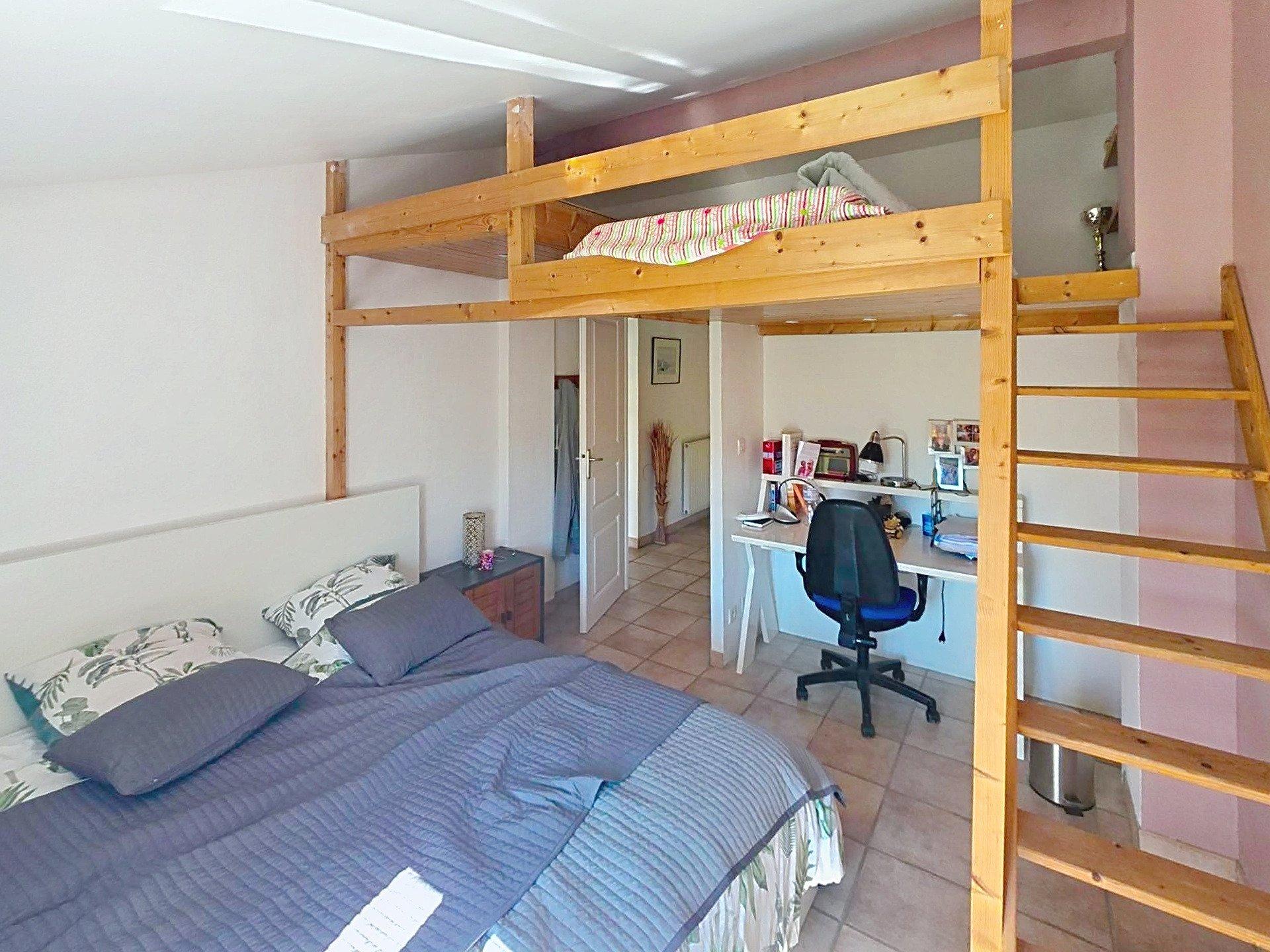 Photo 10 of the listing.