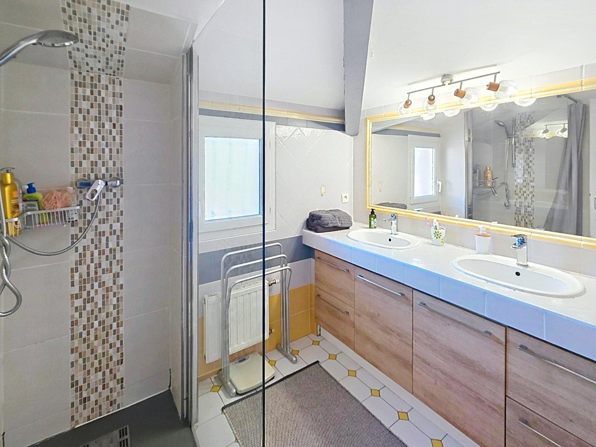 Photo 21 of the listing.