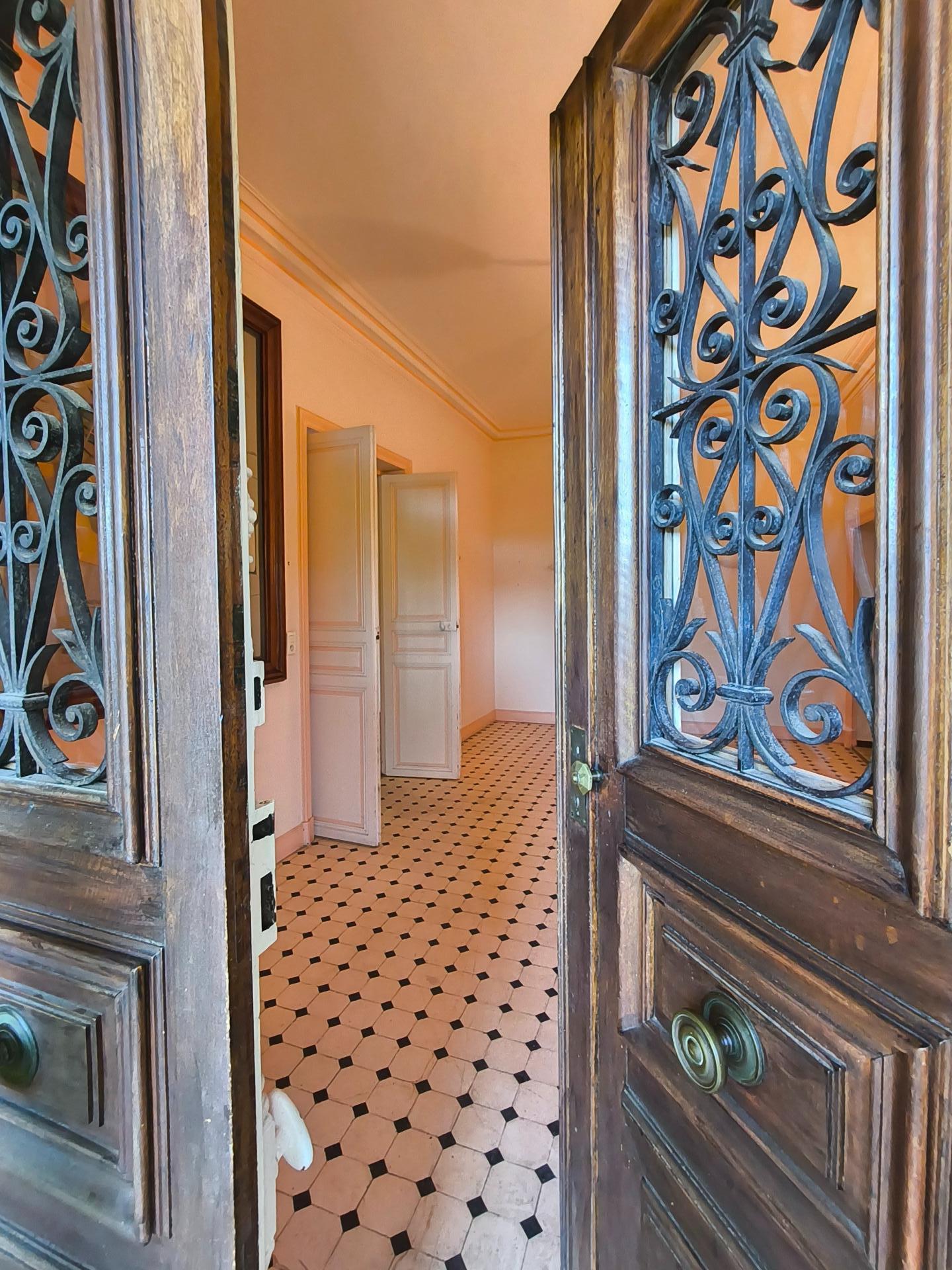 Photo 4 of the listing.