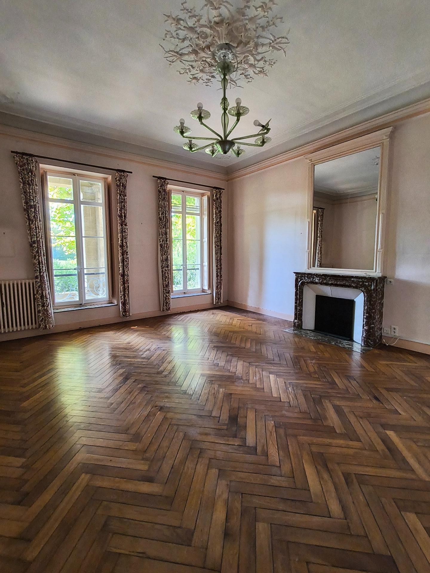 Photo 7 of the listing.