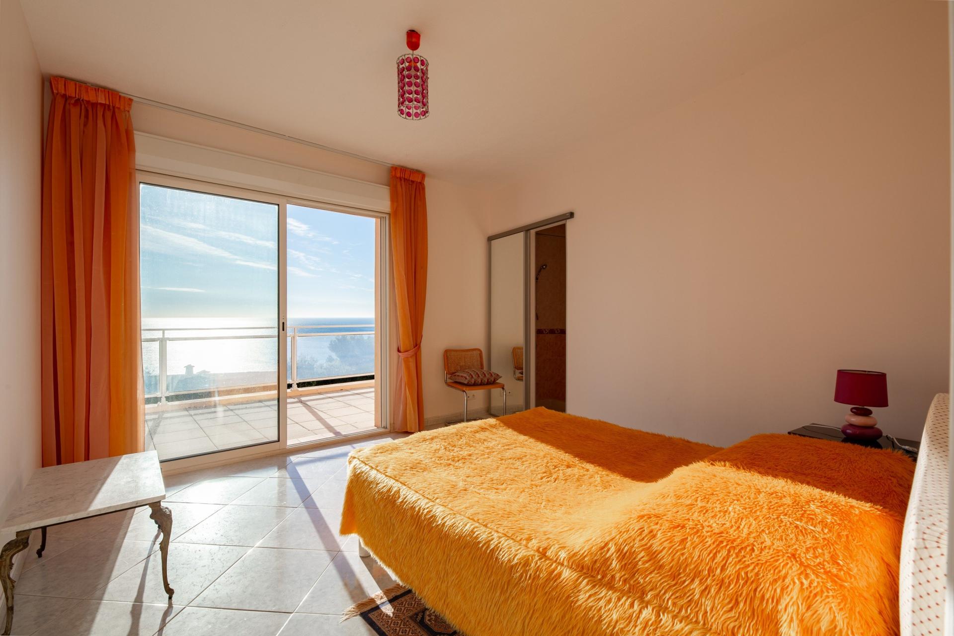 Photo 8 of the listing.