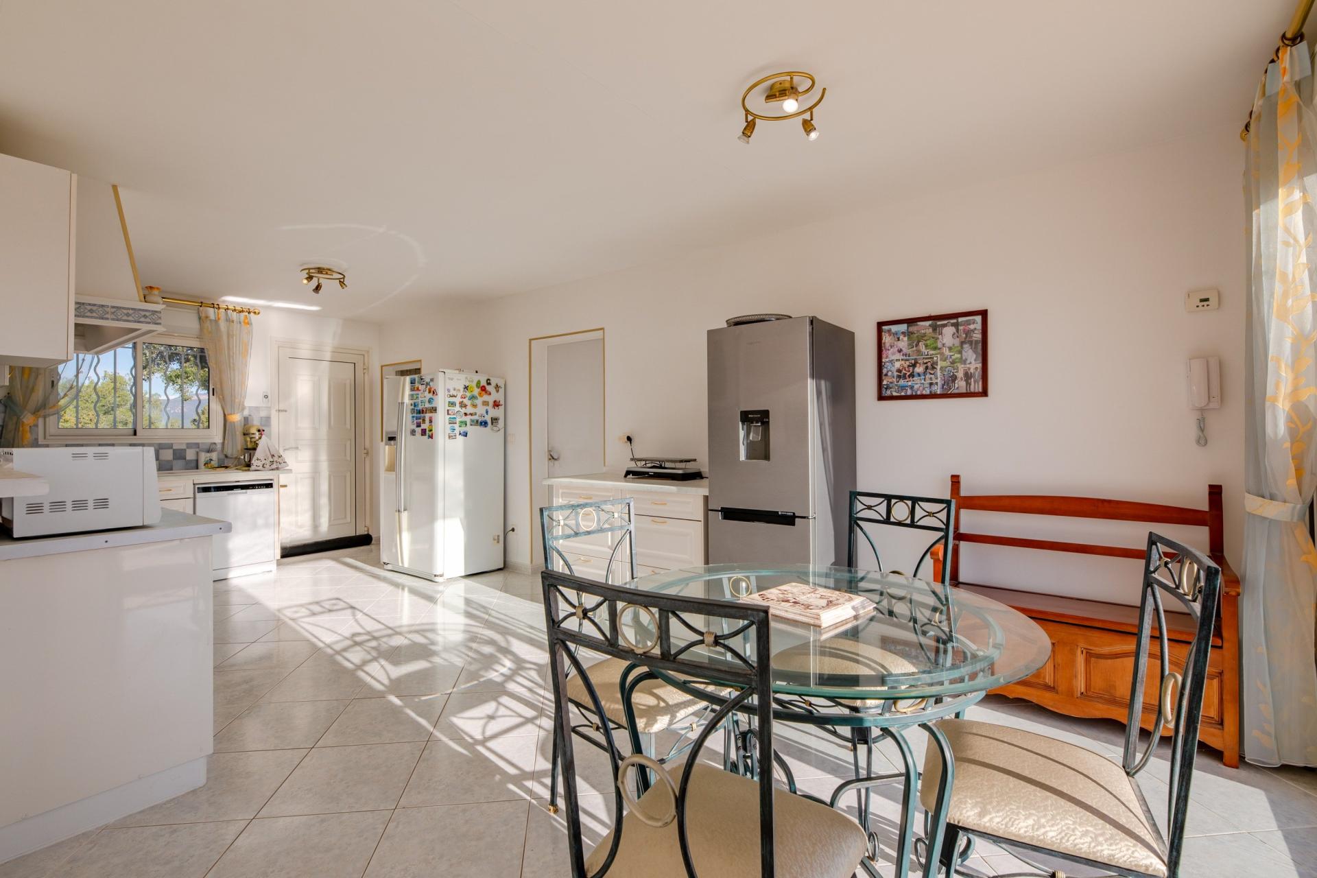 Photo 6 of the listing.