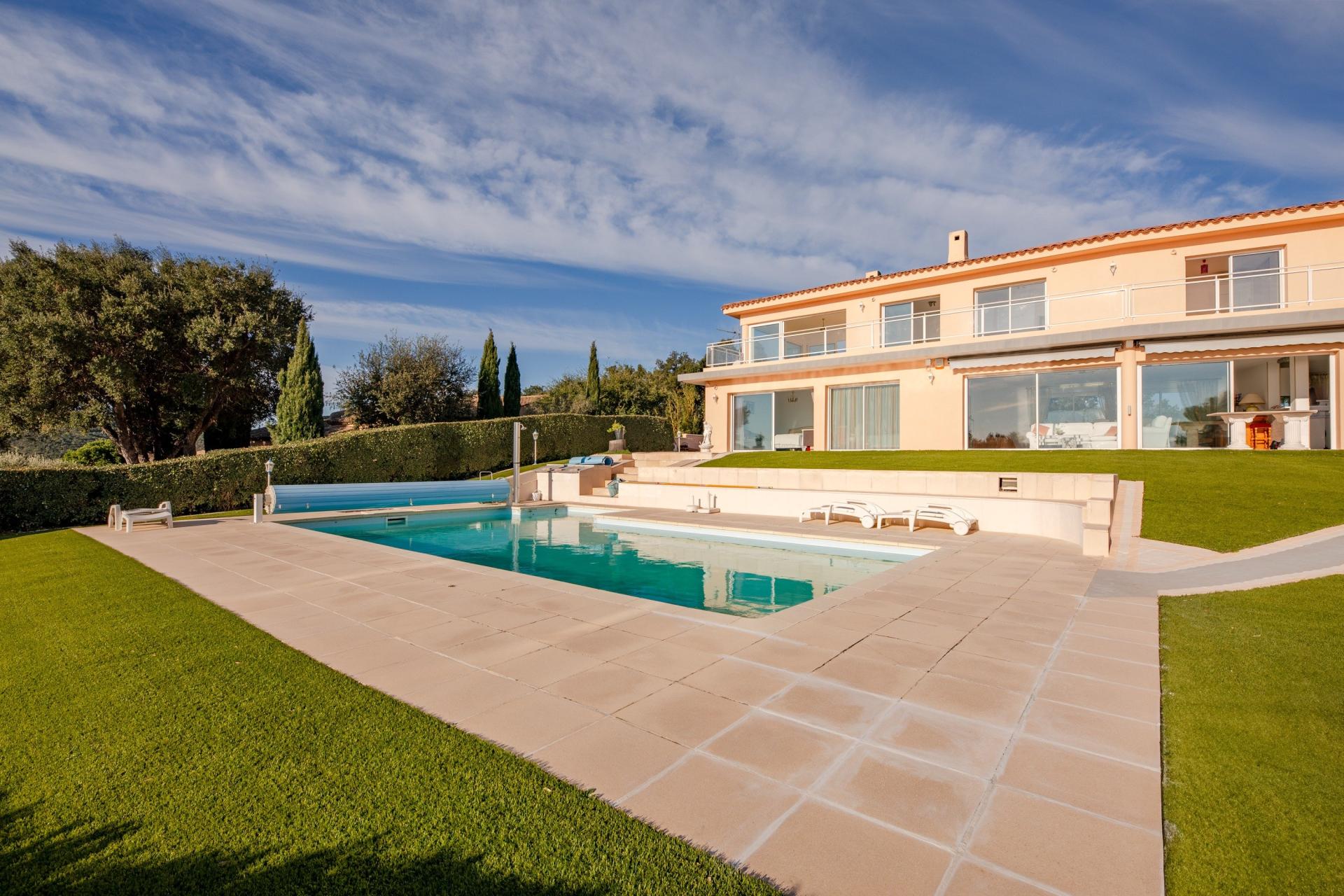 Photo 17 of the listing.