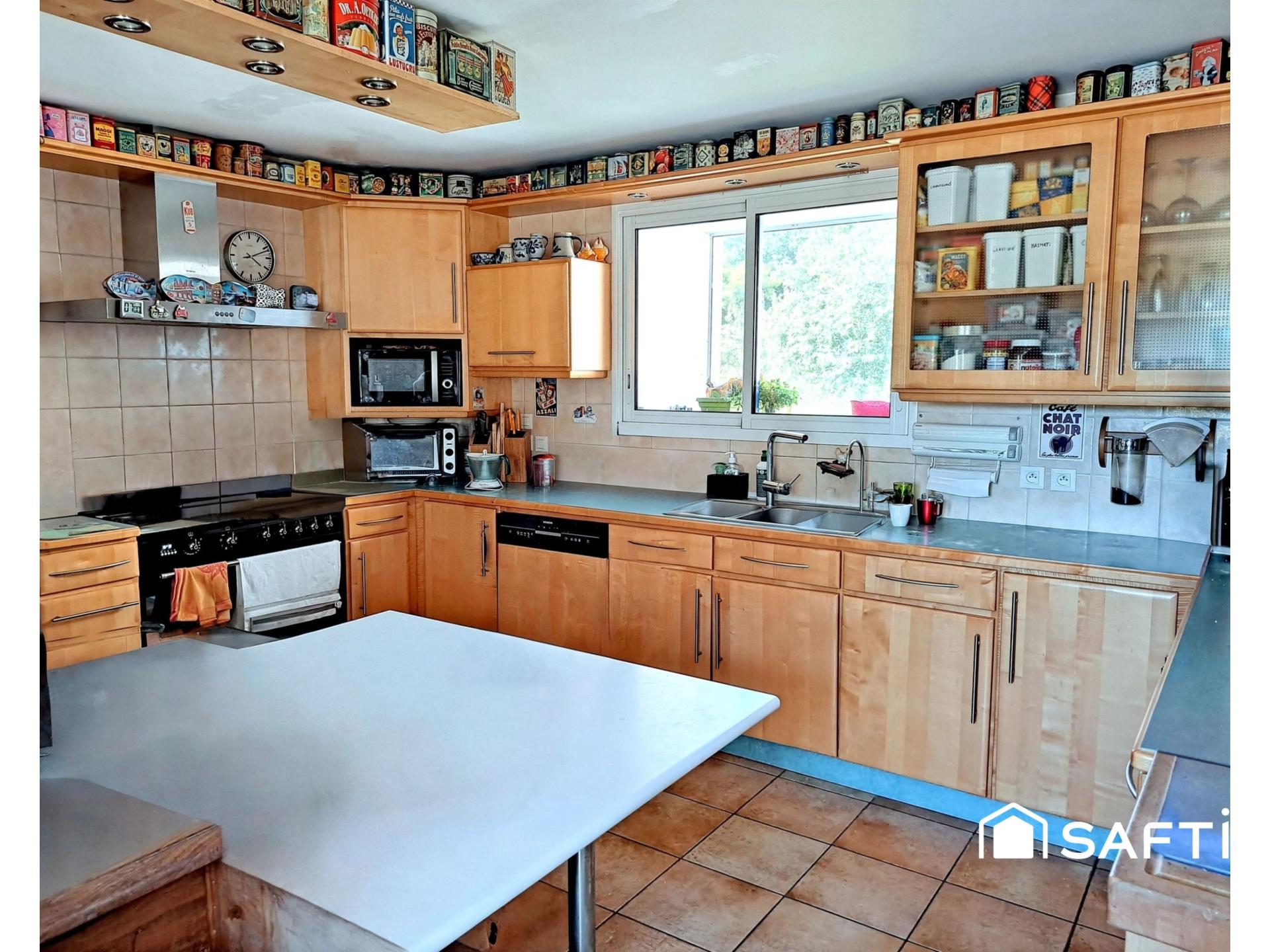 Photo 5 of the listing.