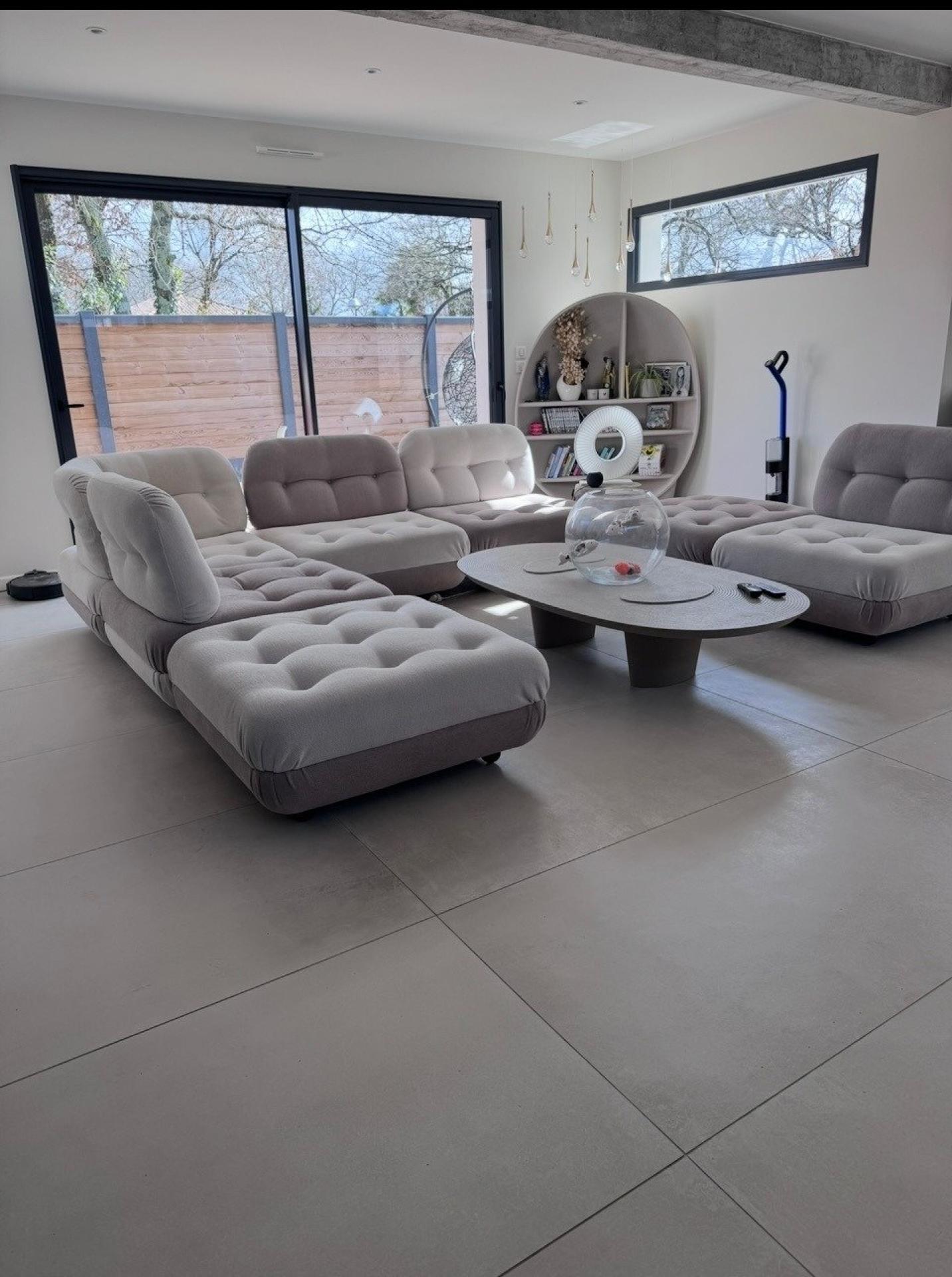 Photo 2 of the listing.