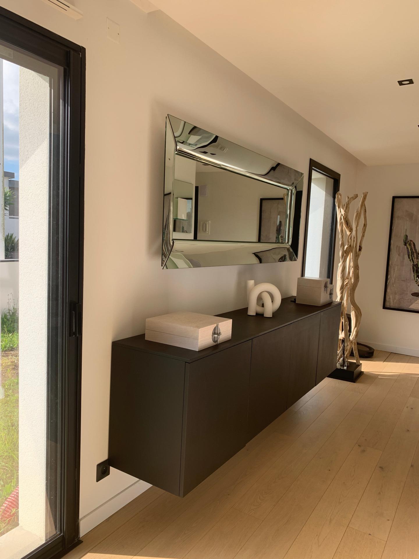 Photo 2 of the listing.