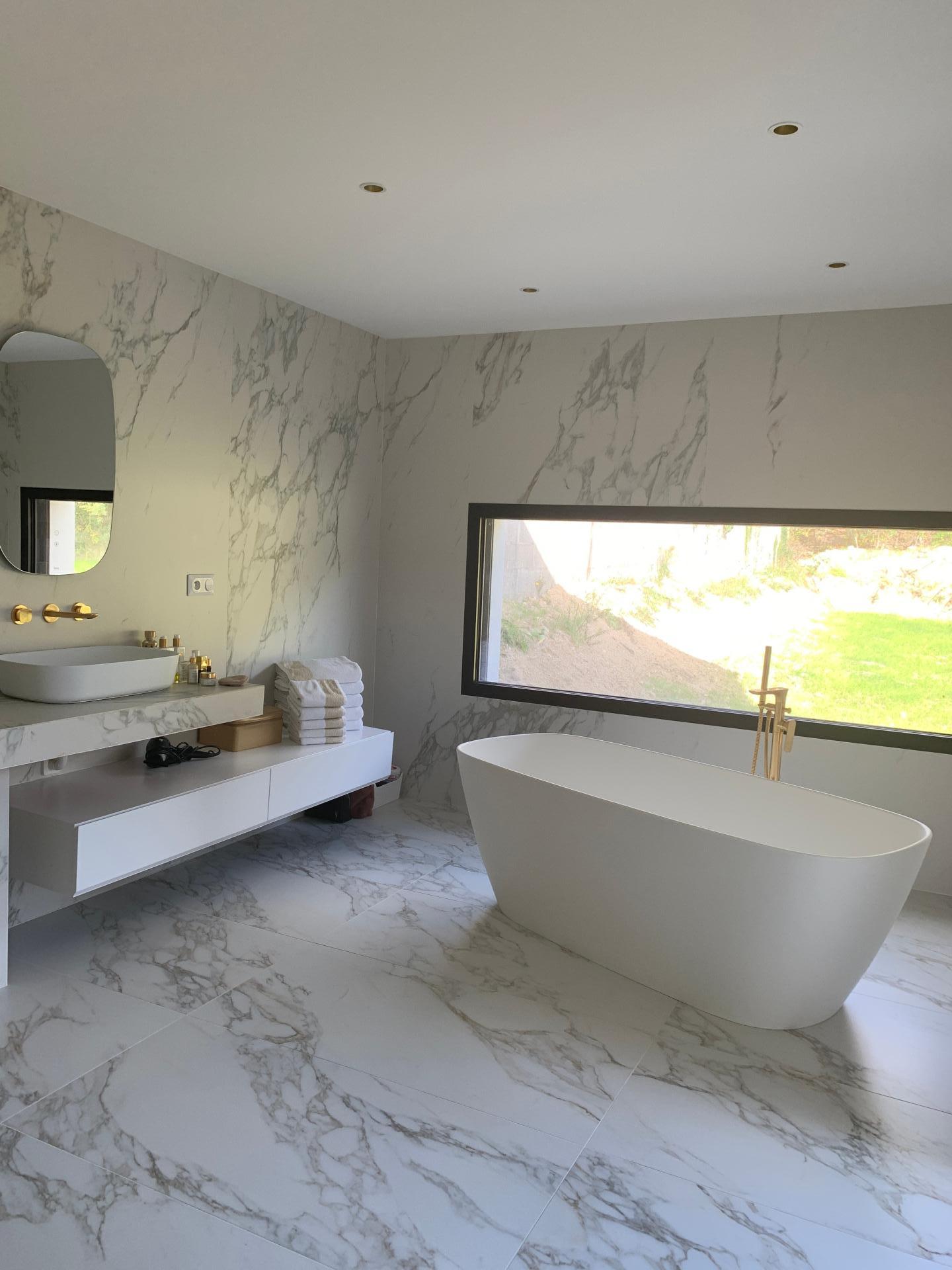 Photo 6 of the listing.