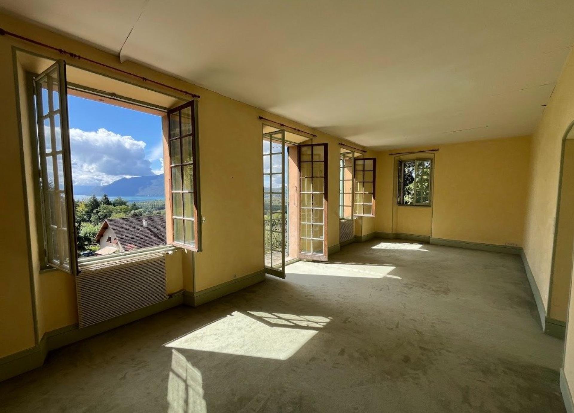 Photo 9 of the listing.