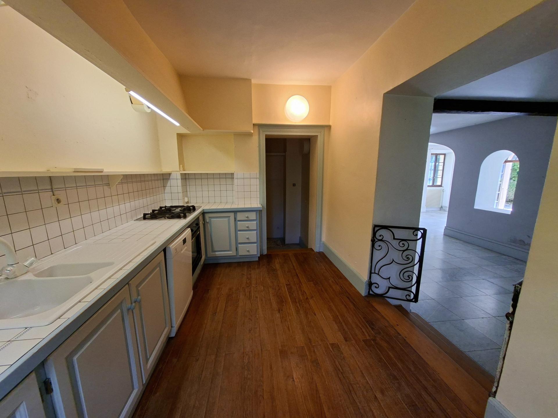 Photo 6 of the listing.