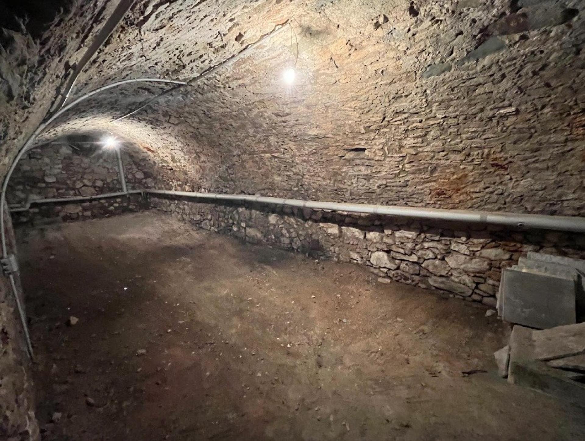 Photo 16 of the listing.