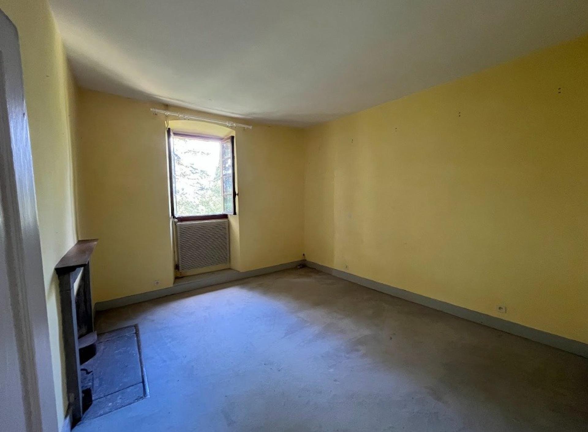 Photo 12 of the listing.