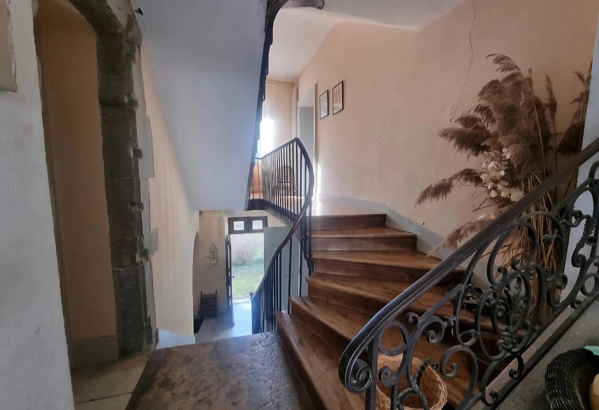 Photo 8 of the listing.