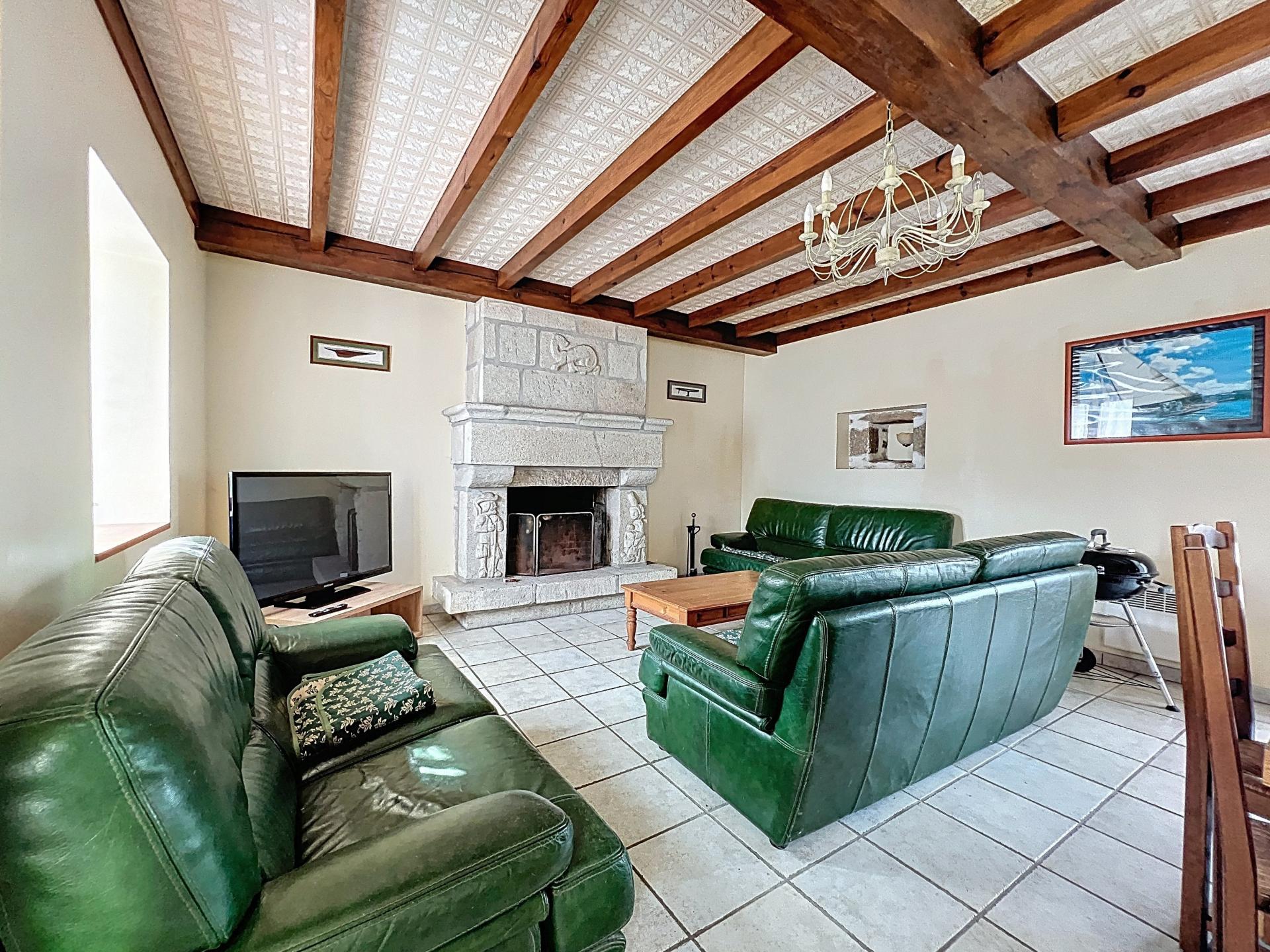 Photo 7 of the listing.