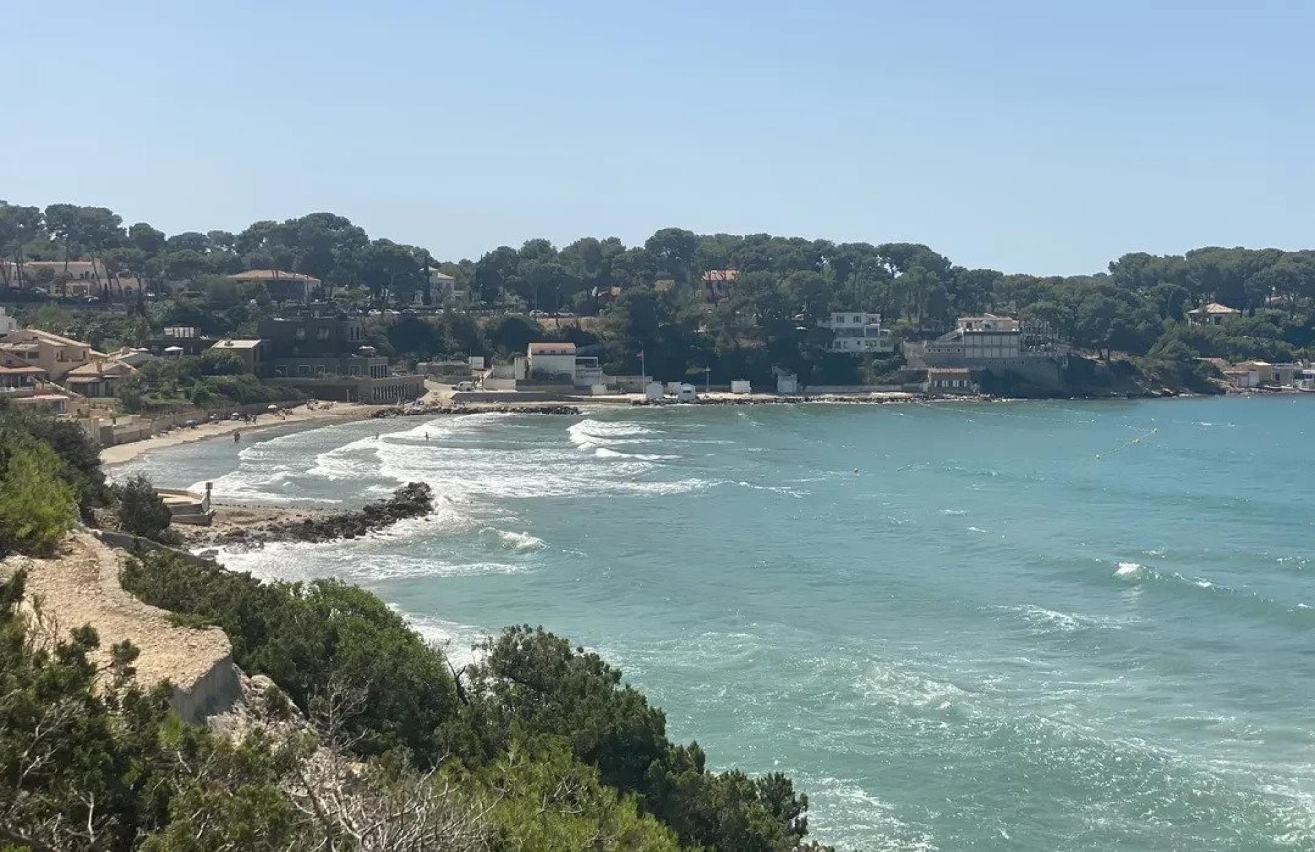 Photo 3 of the listing.