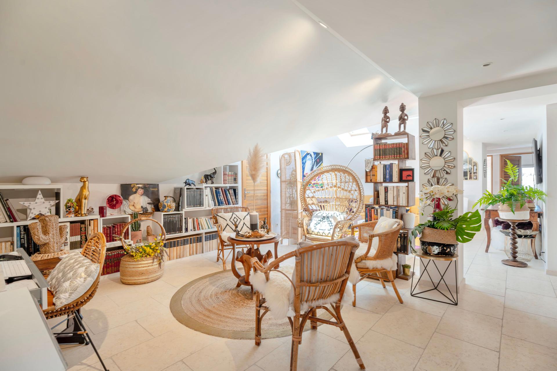 Photo 8 of the listing.