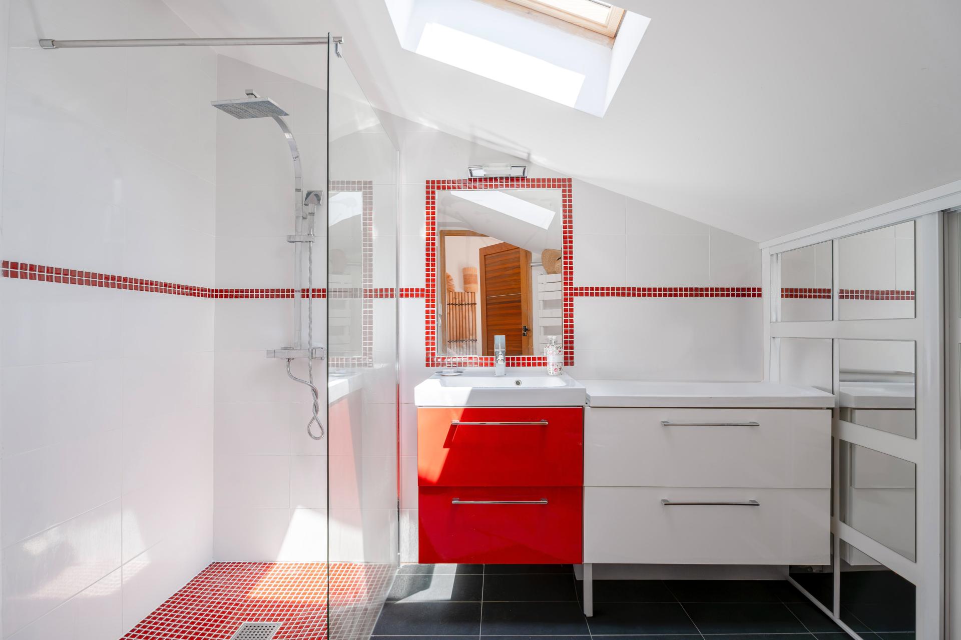 Photo 13 of the listing.