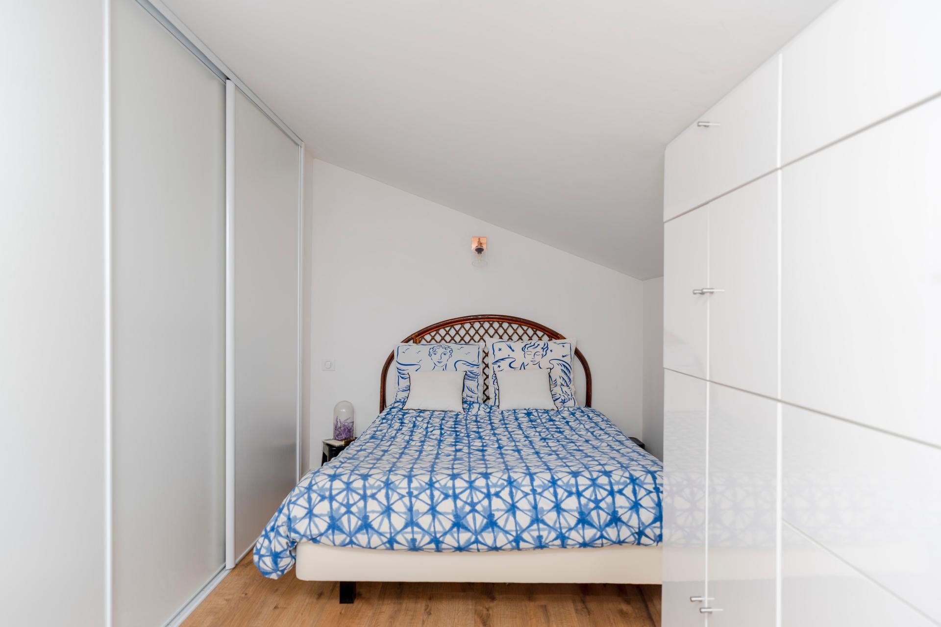 Photo 14 of the listing.