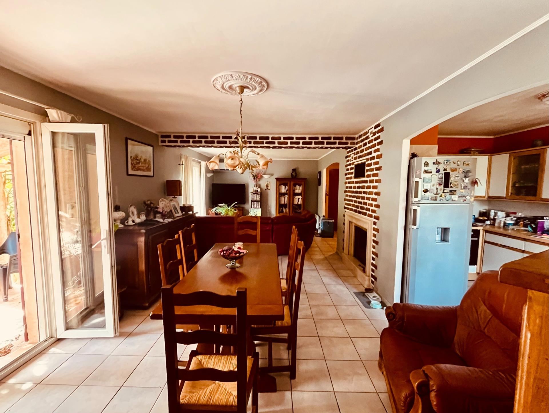 Photo 7 of the listing.