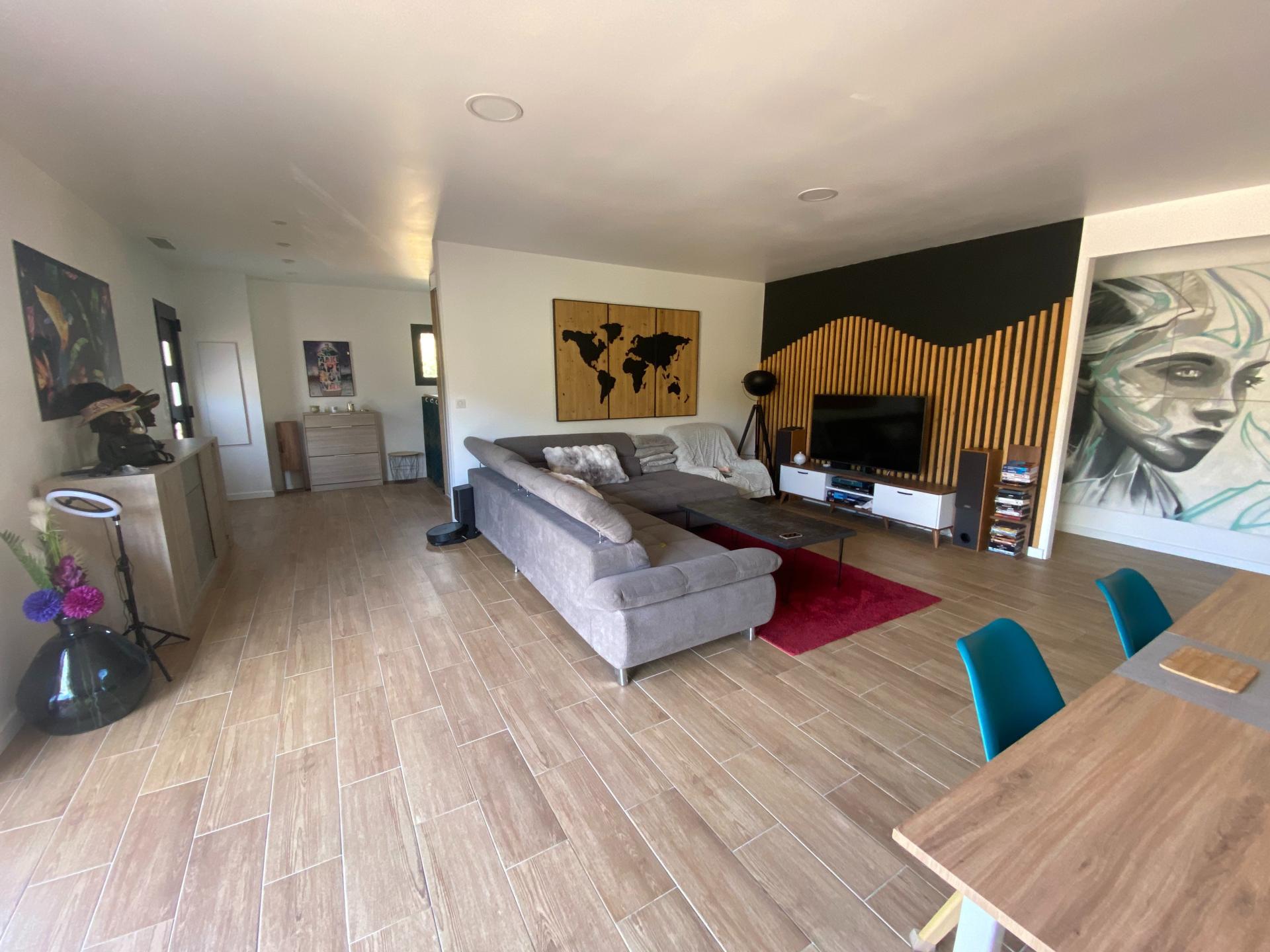 Photo 4 of the listing.