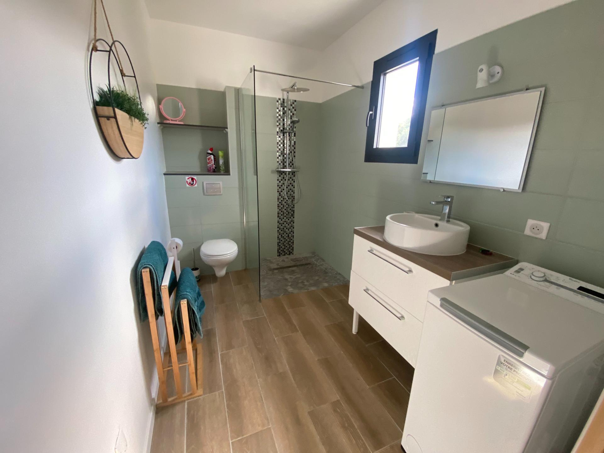 Photo 10 of the listing.