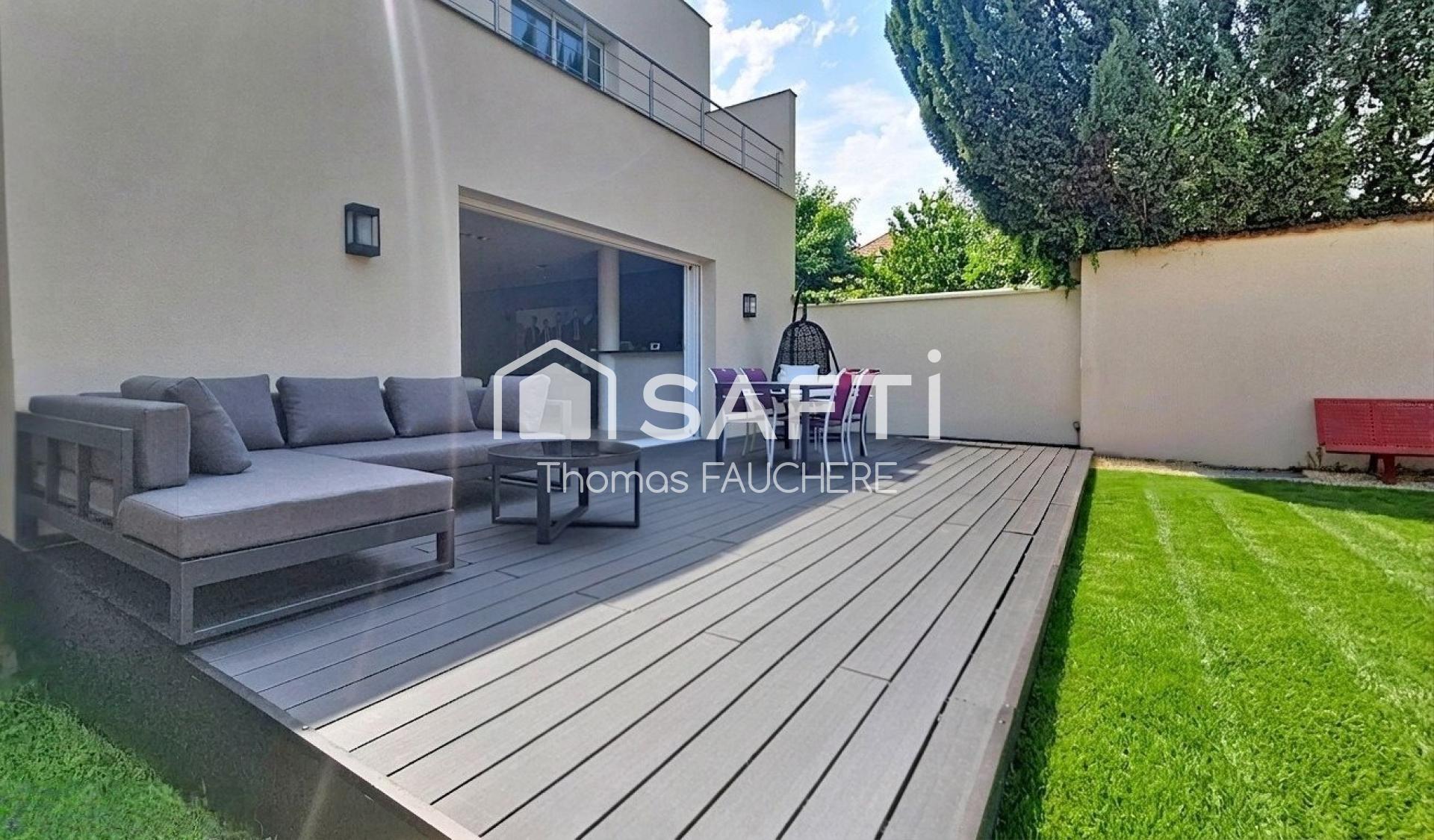 Photo SAFTI — Maison 5 pièces, 210 m² à Neuilly Plaisance 4