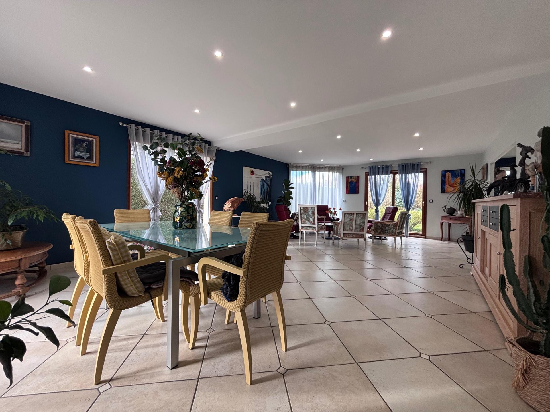 Photo 3 of the listing.