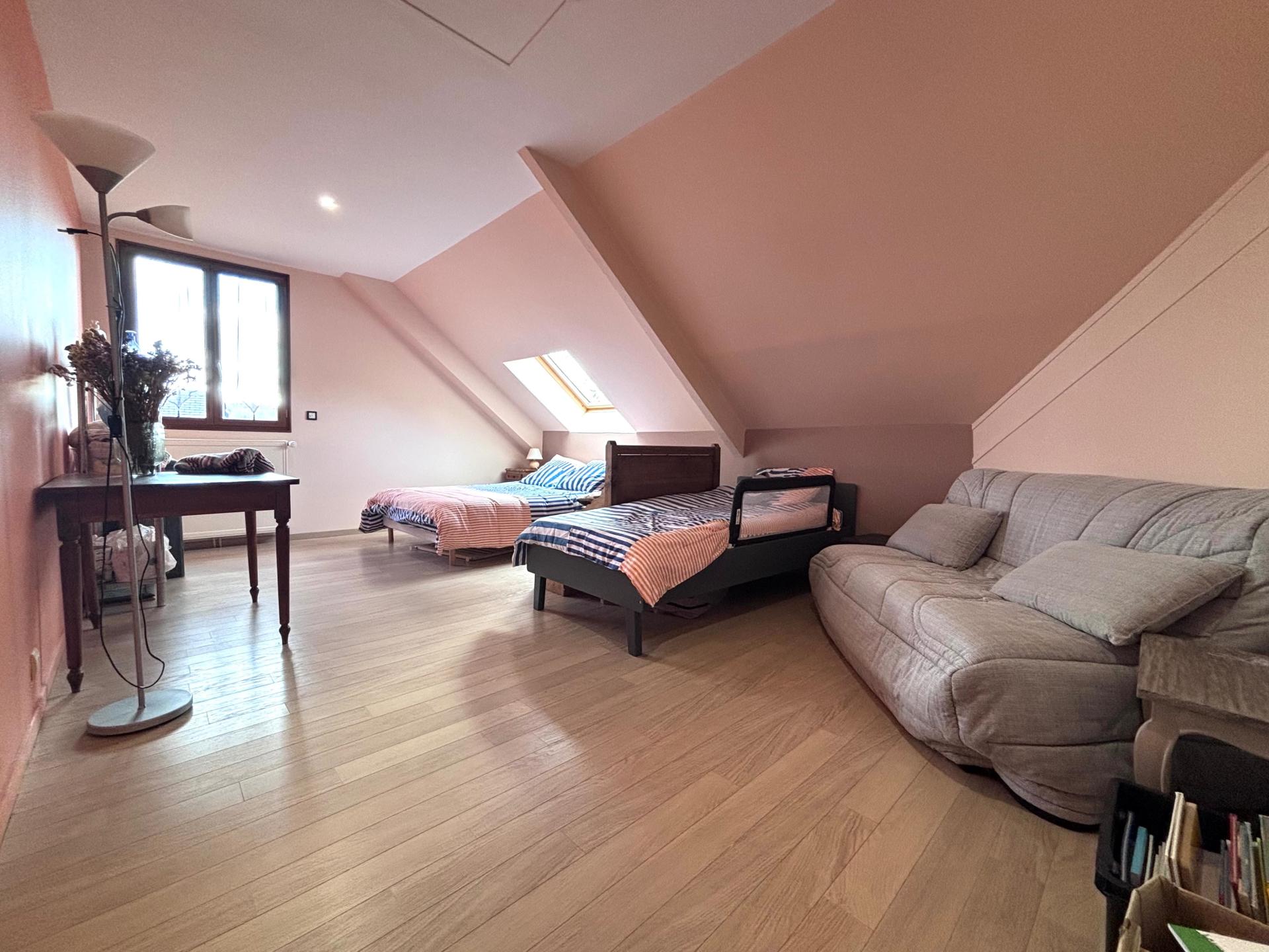 Photo 11 of the listing.