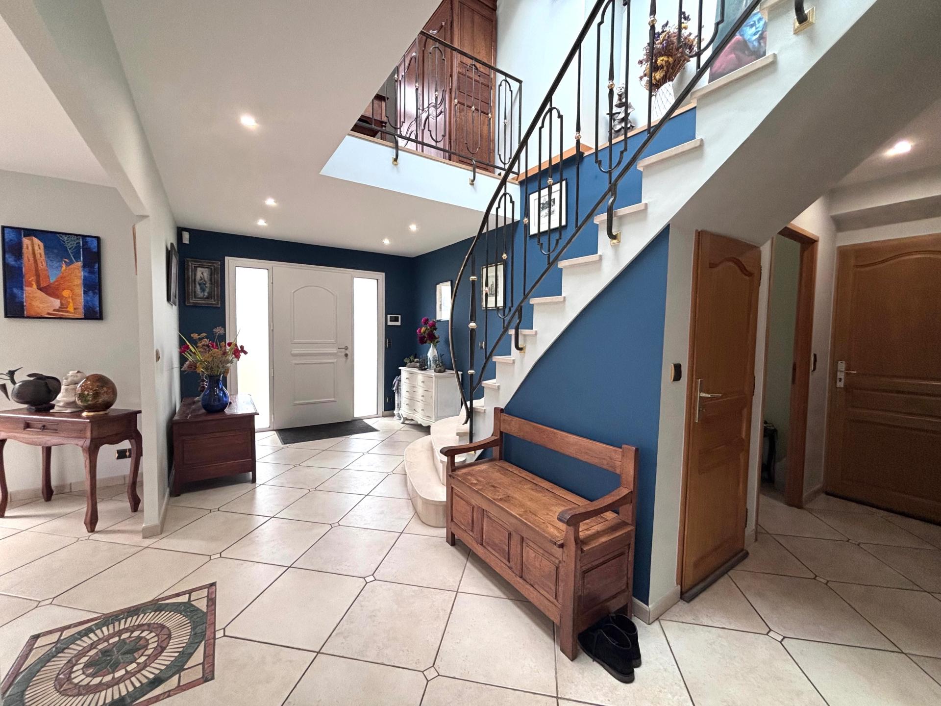 Photo 2 of the listing.